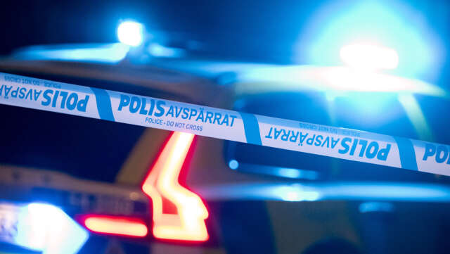 I samband med ett rån i Örebro knivhöggs en man i magen. 