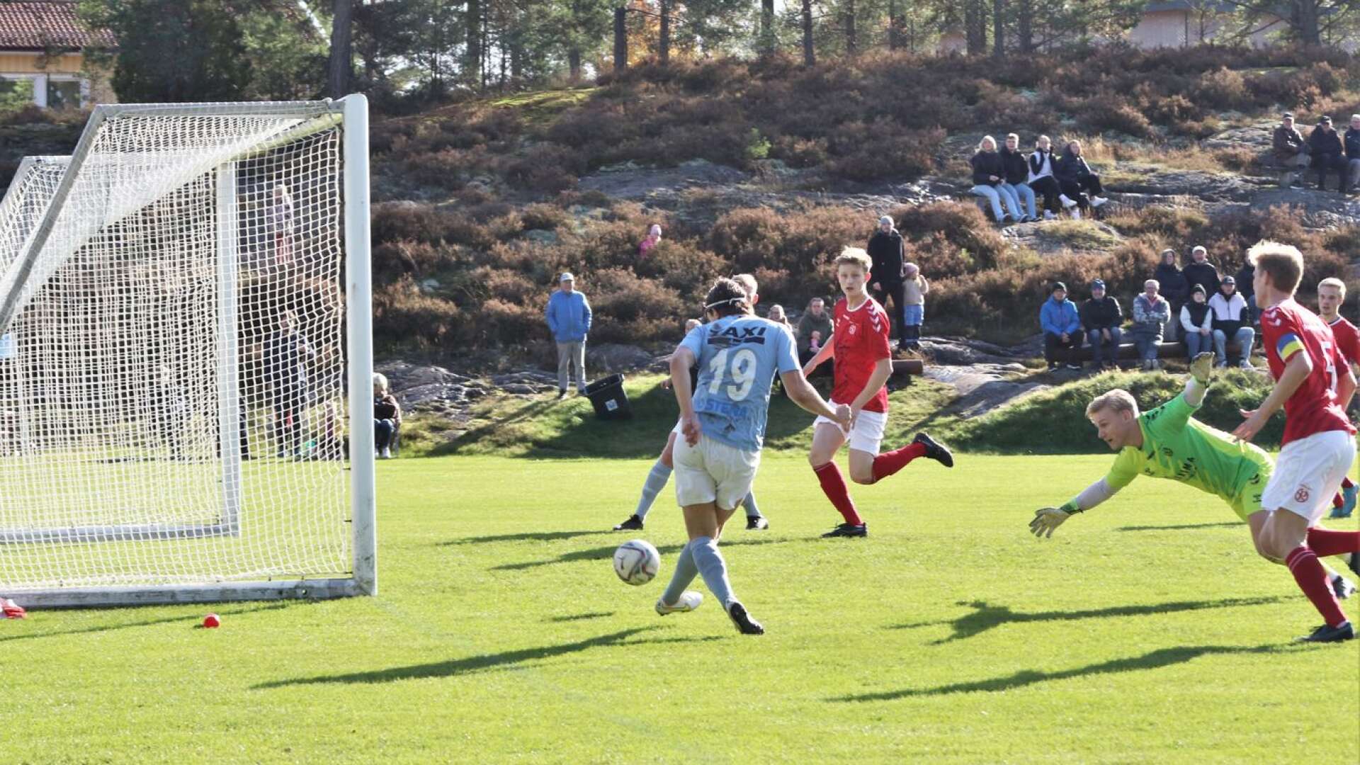 Rasmus Facht satte ett tidigt ledningsmål för IF Viken, men det blev Partille IF FK som gick vinnande ur matchen.