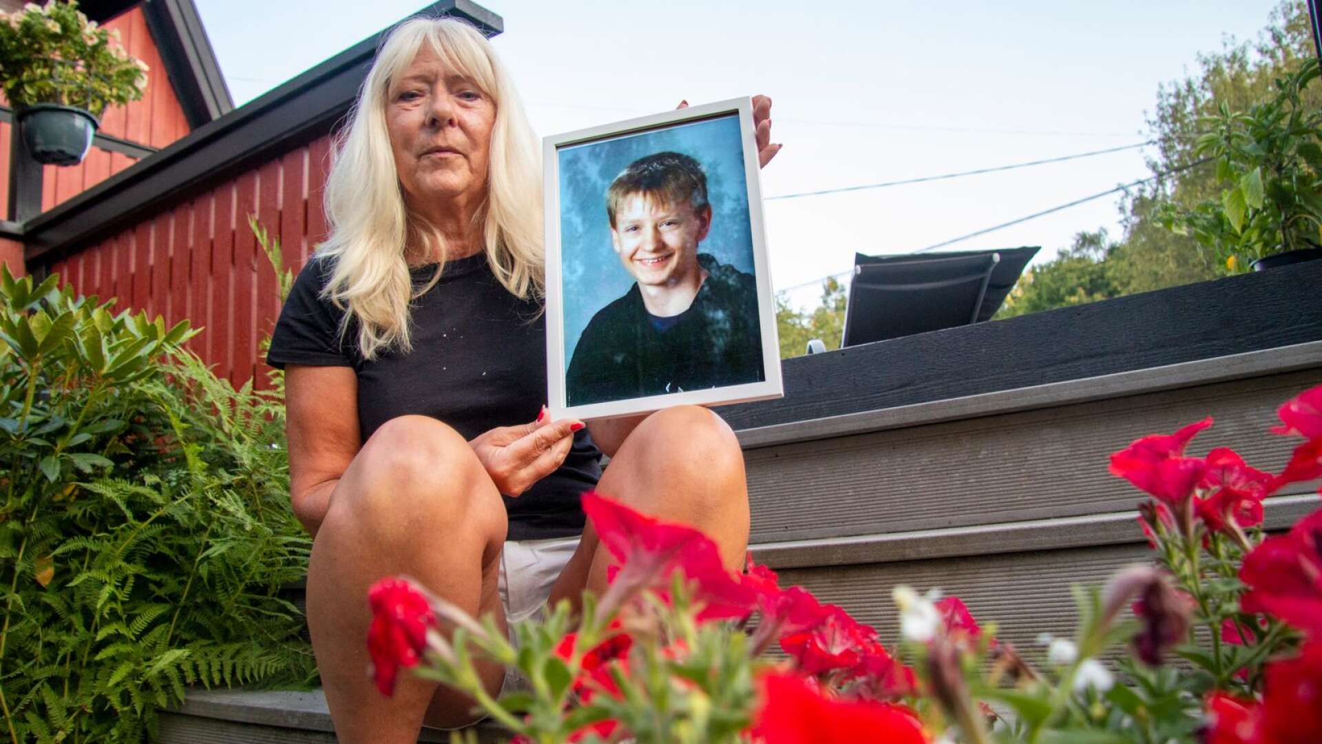 Ursula Ekman har vågat gå vidare efter att sonen begick självmord 2012. De senaste sex åren har hon varit med och delat ut nära en halv miljon kronor till goda kamrater i Karlskoga, Degerfors och Rudskoga. 