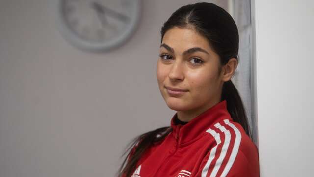 Under hela februari är Helin Faraj iväg med Iraks landslag i fotboll. 