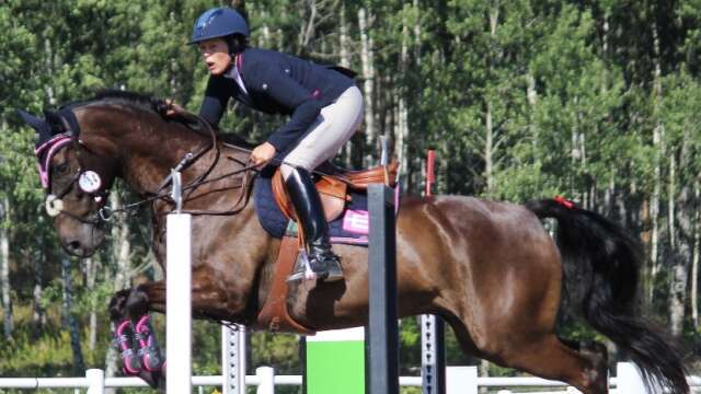 Åmåls Ridklubbs Johanna Berggren med hästen Martini.