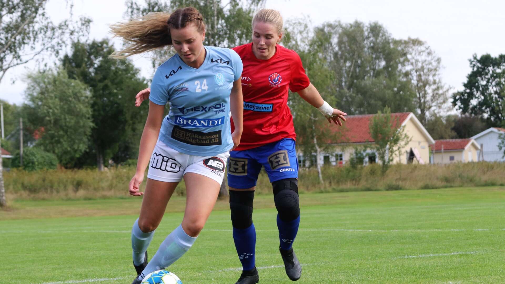 Emilia Fredin, här i Vikentröjan, gjorde mål för Bengtsfors IF, mot Eds U-lag.