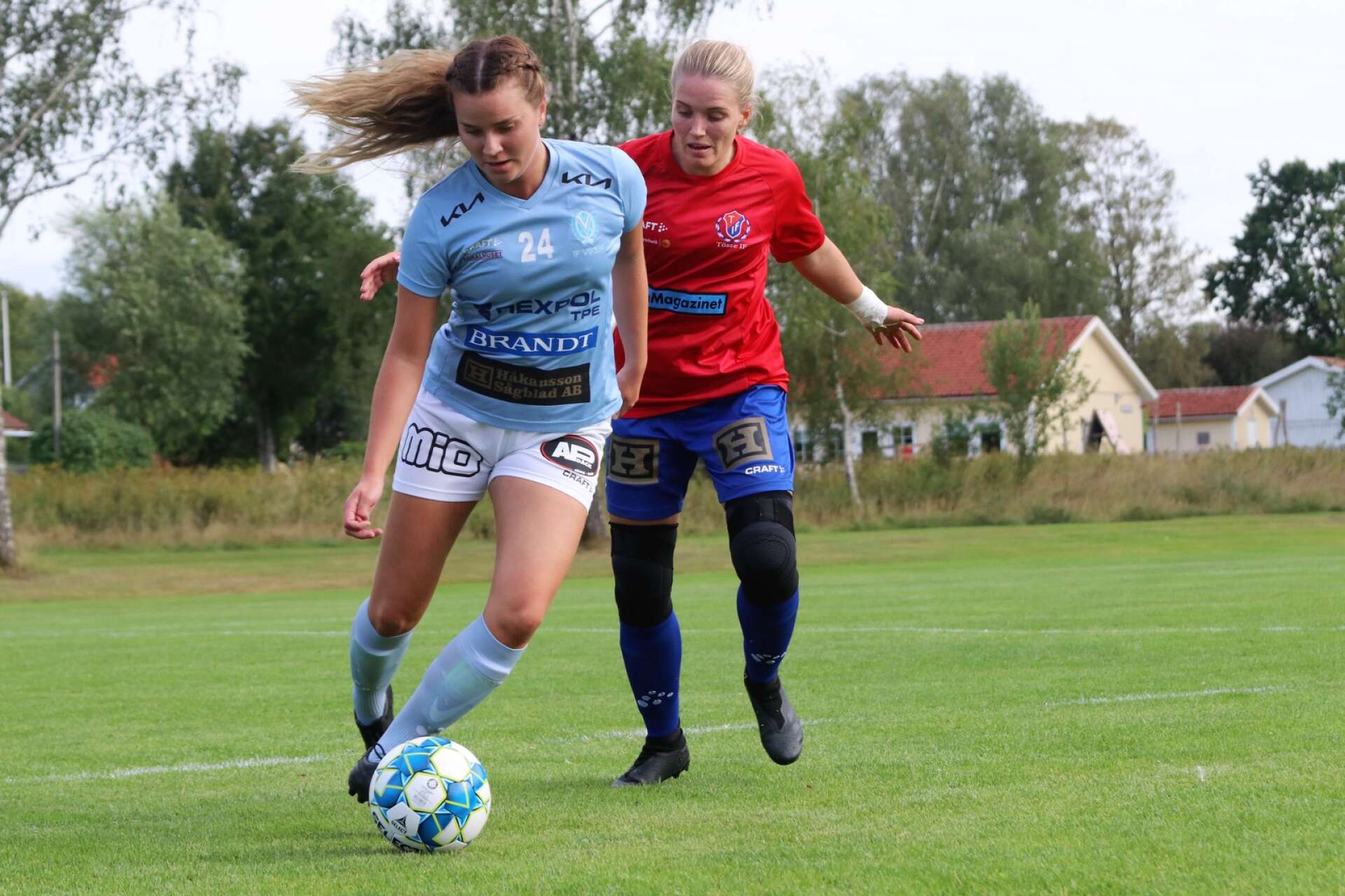 Emilia Fredin, här i Vikentröjan, gjorde mål för Bengtsfors IF, mot Eds U-lag.