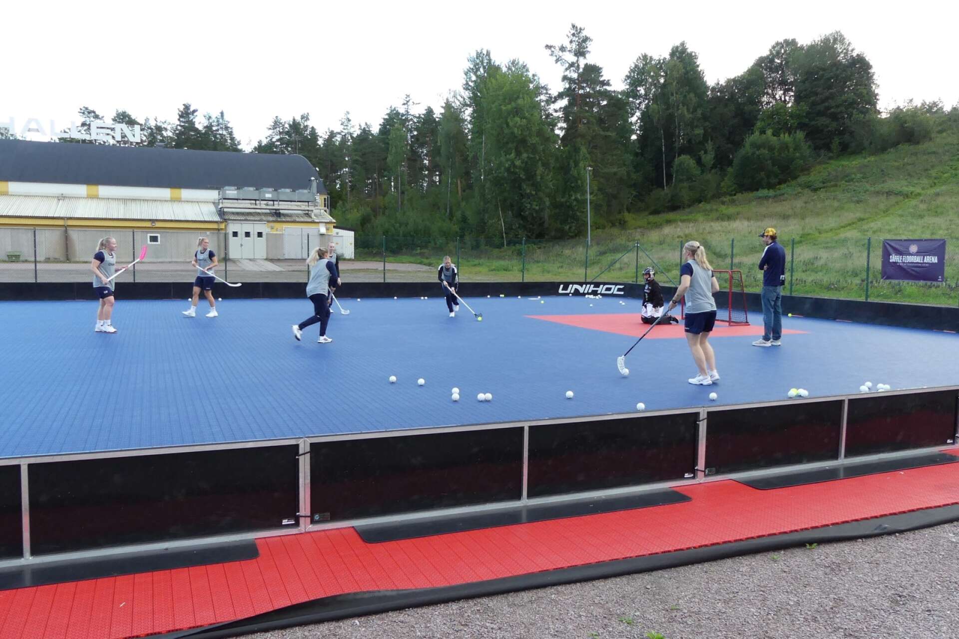 Under onsdagen fick nya Säffle Floorball Arena finbesök. Det var Karlstads SSL-damer, Karlstad IBF Dam, som förlagt en av sina träningar i Säffle.