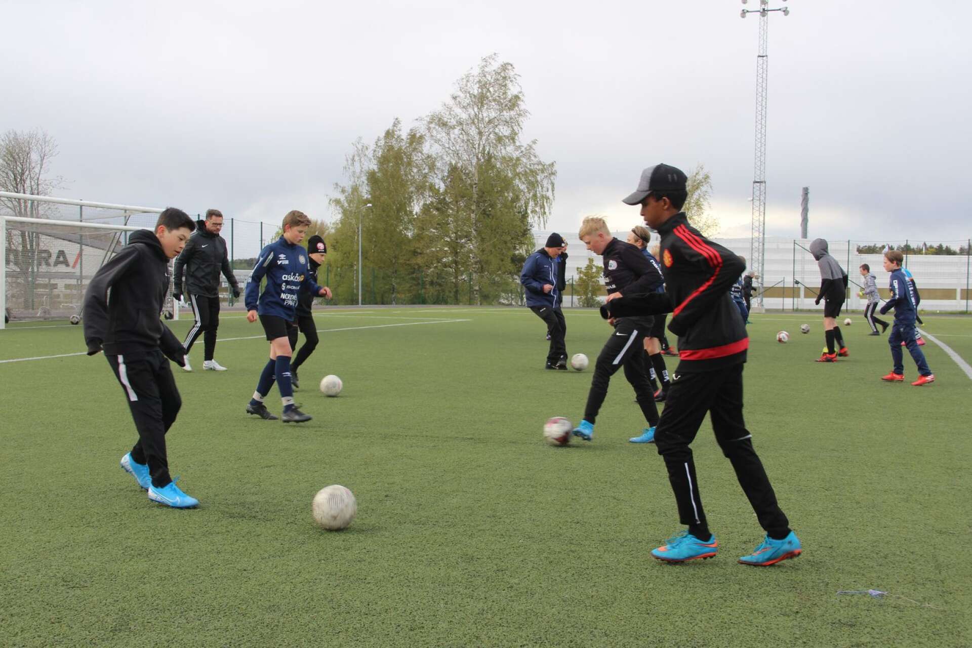 Det blir nya fotbollar till ungdomlagen i Säffle SK efter att stiftelsen Sverige United tilldelat ett bidrag om 10 000 kr till sportklubben. Ett fint tillskott för SSK:s ungdomsverksamhet som gått miste om många arrangemang på grund av Covid-19. 