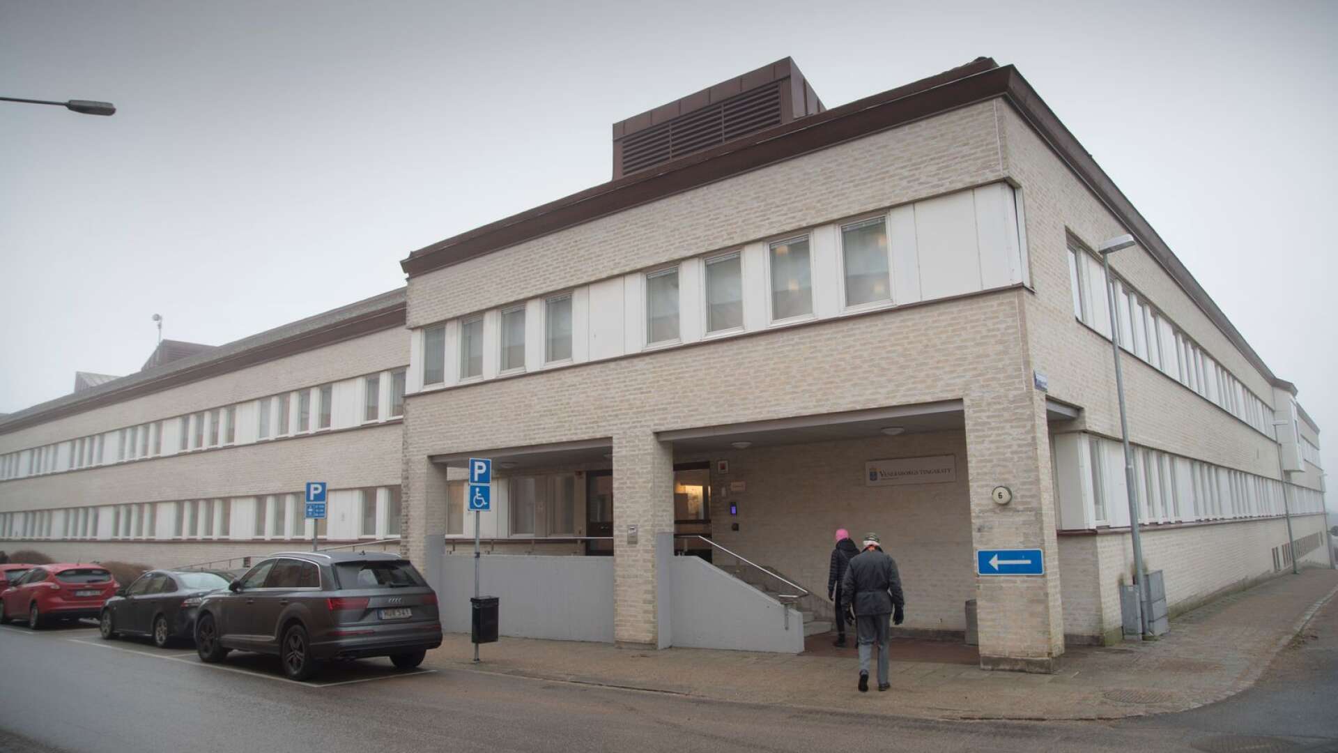 Häktningsförhandlingarna hölls vid Vänersborgs tingsrätt sent på onsdagskvällen.