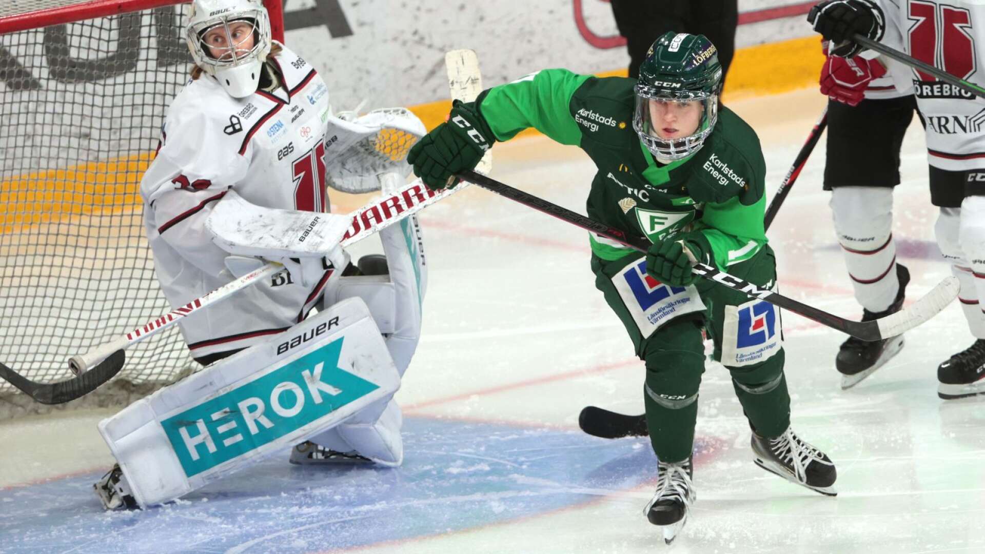 21-åriga forwarden Esteri Kalliomäki är klar för ytterligare en säsong i Färjestad.