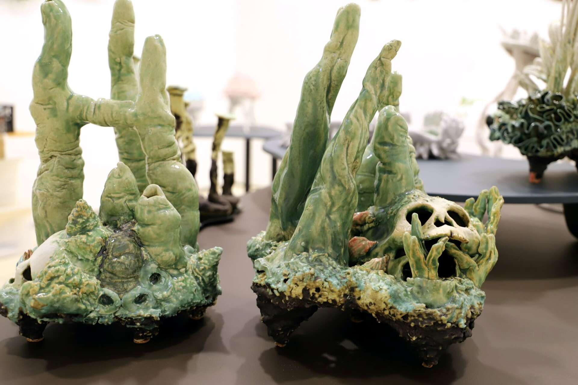 Annie Lindgren är en av årets två Thor Fagerkviststipendiater och skapar keramik om döende korallrev.