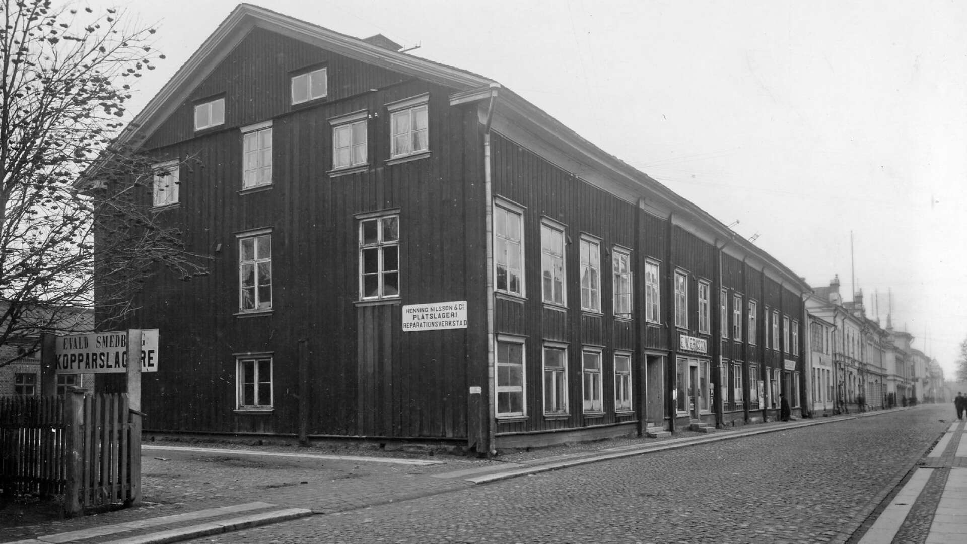 Societeten höll bal i ”Societetshuset” vid Södra Torget och ”Assembléhuset” på Nya Kyrkogatan.