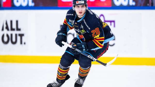 Liam Öhgren under ishockeymatchen i Hockeyallsvenskan mellan Djurgården och Mora den 11 januari 2023 i Stockholm. 
