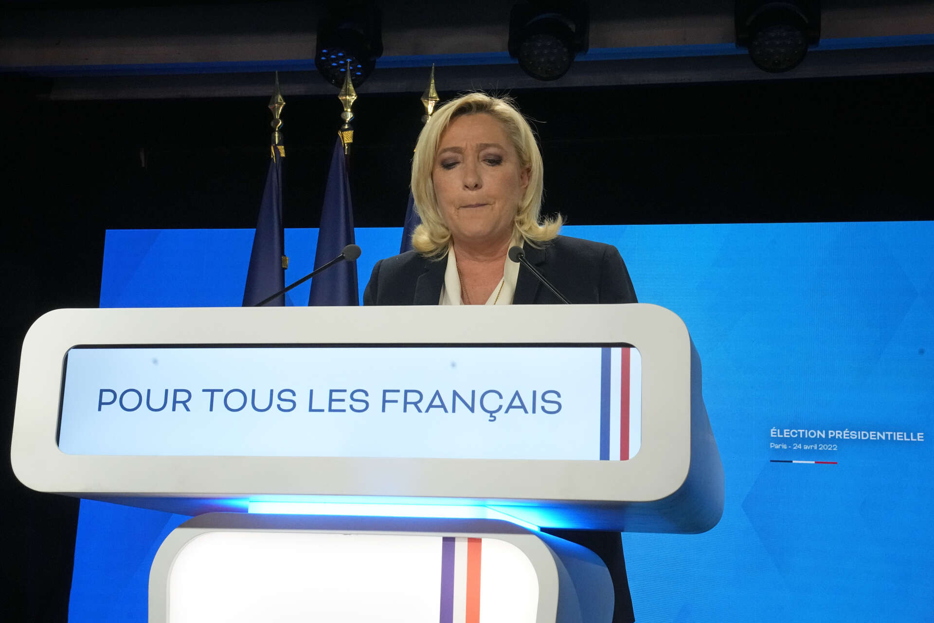 Marine Le Pen håller tal på sin valvaka.