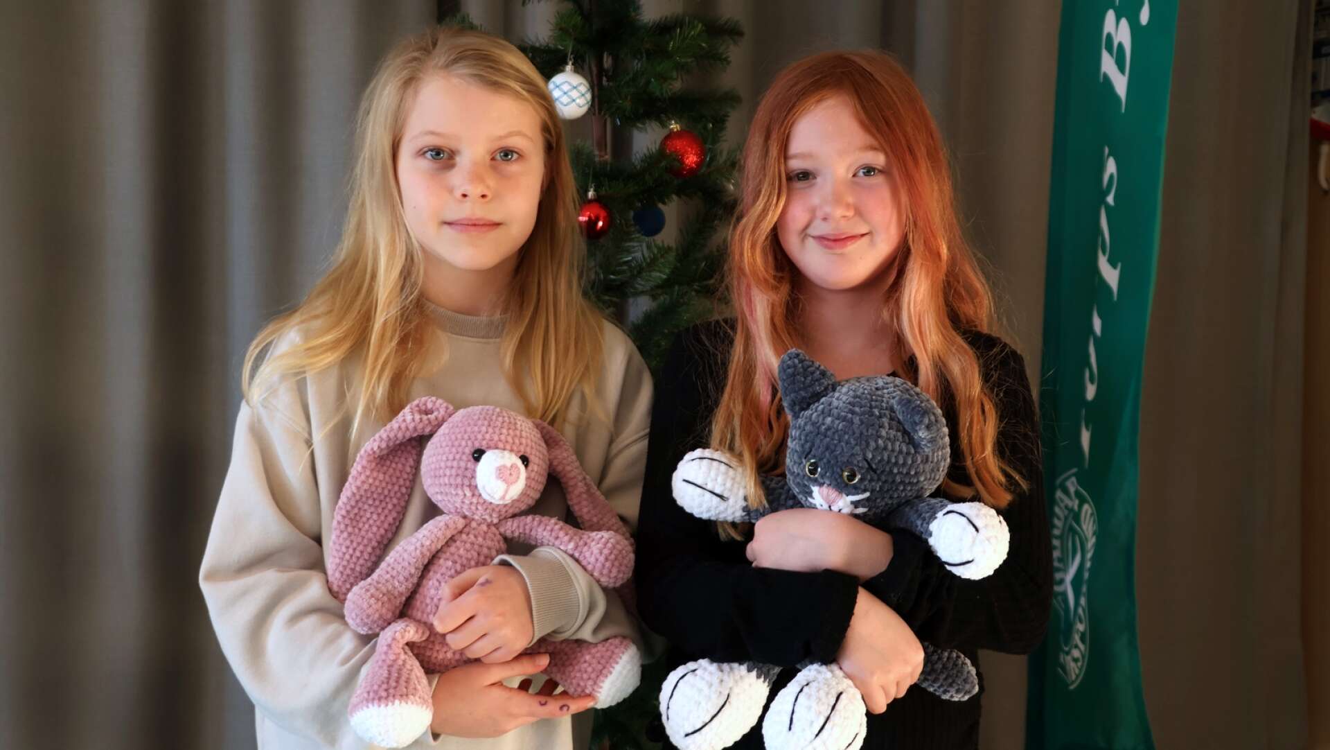Joline Rytterlöv och Eila Andersson, 10, hittade varsitt gosedjur.