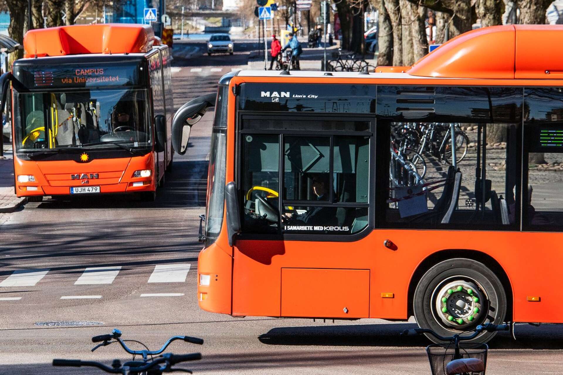Ett tydligt greenhush-exempel står kollektivtrafiken för. 95 procent av bussarna körs på förnybara drivmedel, skriver Mattias Goldmann och Lina Gustavsson.