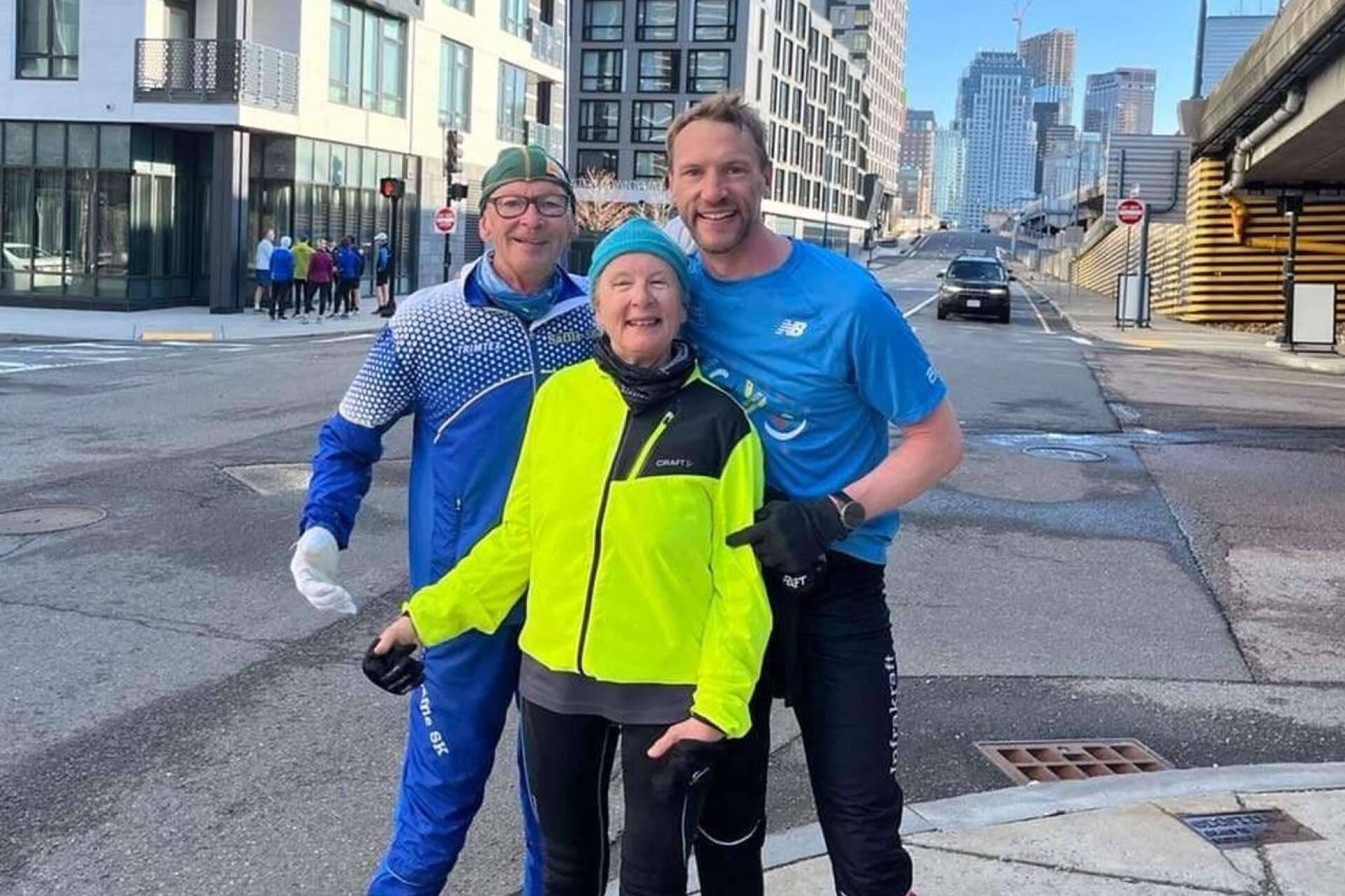 Lennart Westerlind och Kristina Skar Westerlind tycker det är extra roligt att sonen Erik Westerlind hakat på de två senaste maratonloppen.