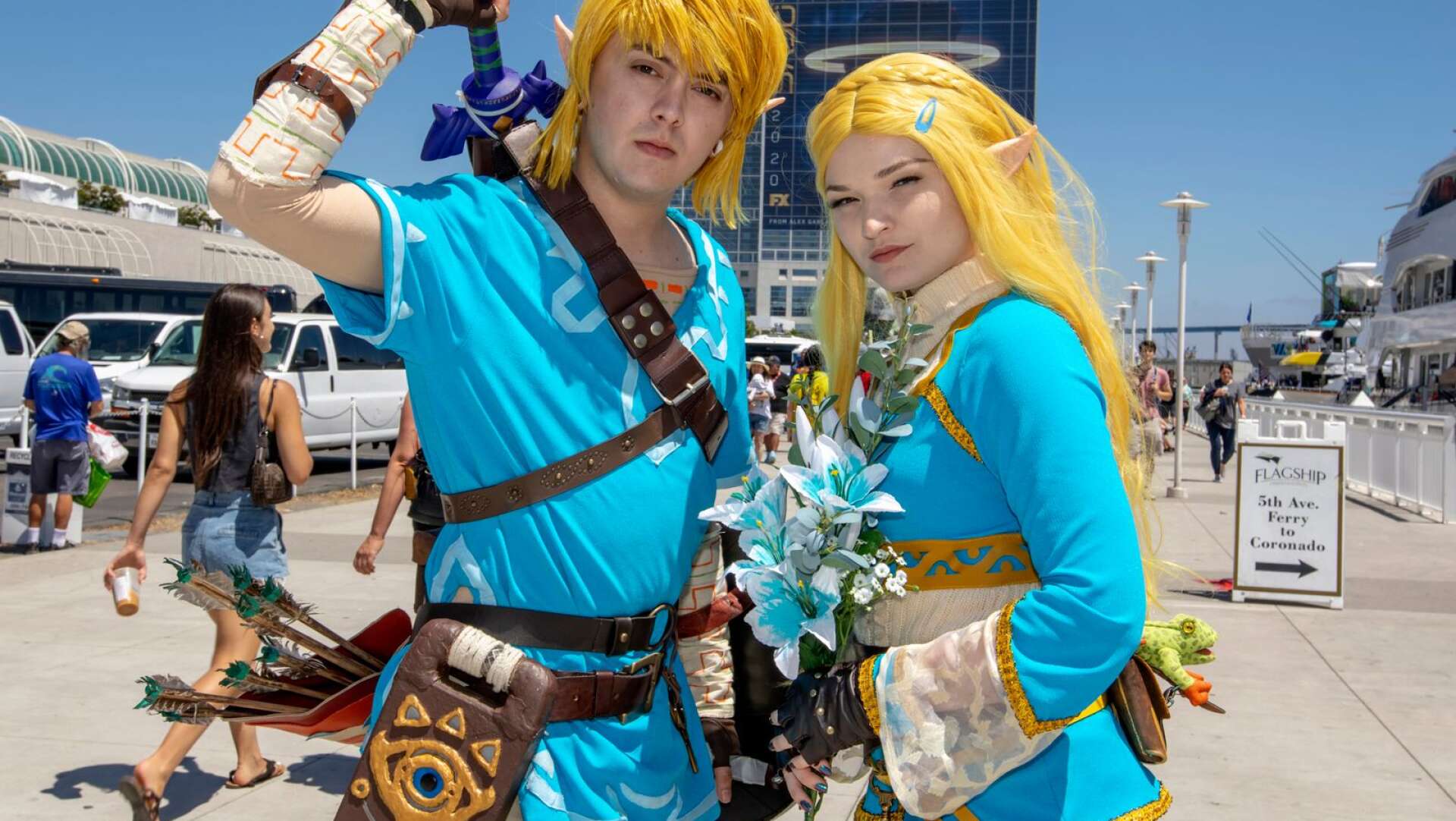 Några av de hängivna fansen - Christian Capuccino klädd som Link och Dayna Austin som Zelda. Bilden tagen i San Diego under Comic-Con 2019.