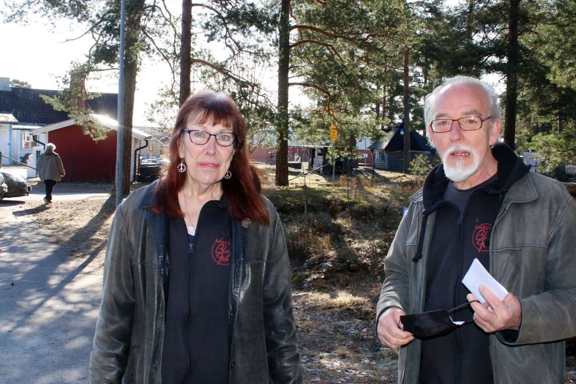 Margareta Lönnsjö och Nils Lönnsjö fick sina första sprutor på tidsbokningen och väntar nu på nästa dos – och att kunna leva som normalt igen. 