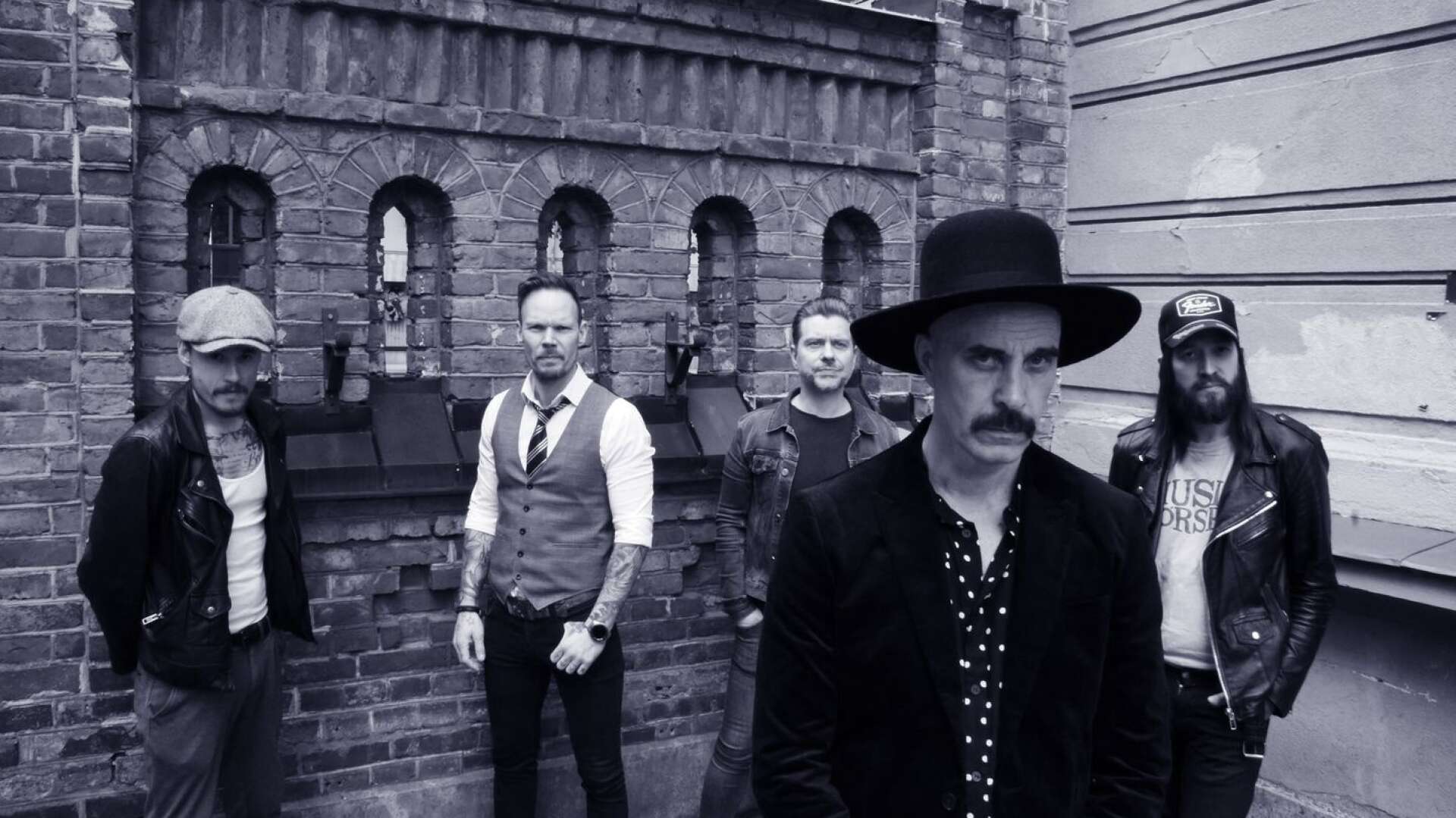 Bandet Three Fifty Seven har just släppt sitt debutalbum Cowboys, gringos, locos.