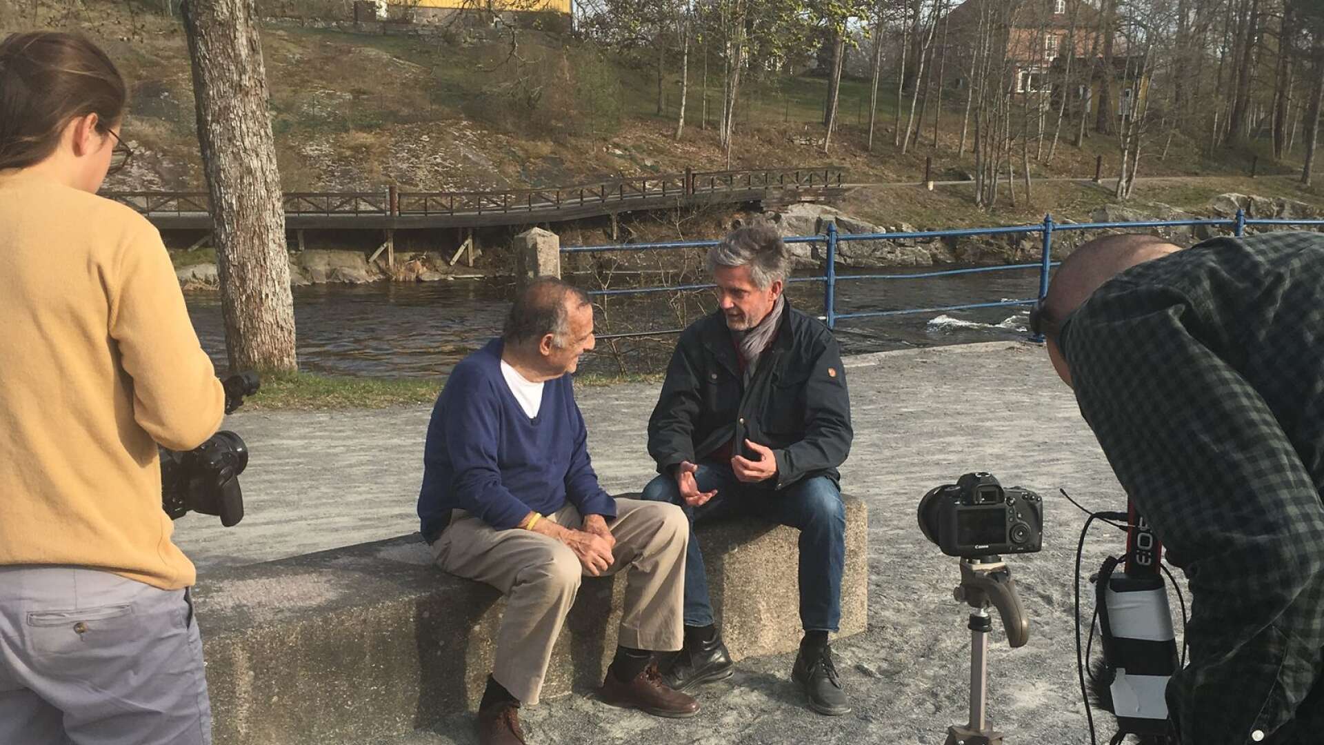 Åke Sandberg intervjuas av den franske journalisten Francois Missen som följde Säffle-Gunnars karriär och var en nära vän under Säffle-Gunnars svåra år.
