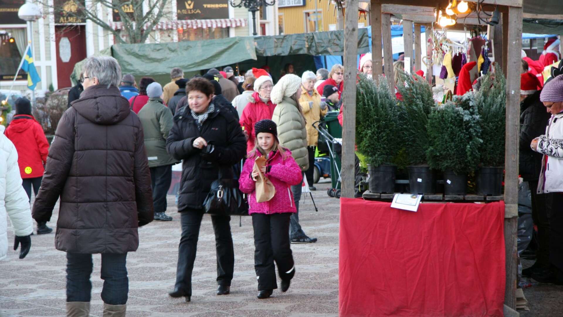 FFIS arrangerar varje år en julmarknad och luciafirande i Filipstad. Dessa arrangemang är två av flera kommunen valt att stötta ekonomiskt.