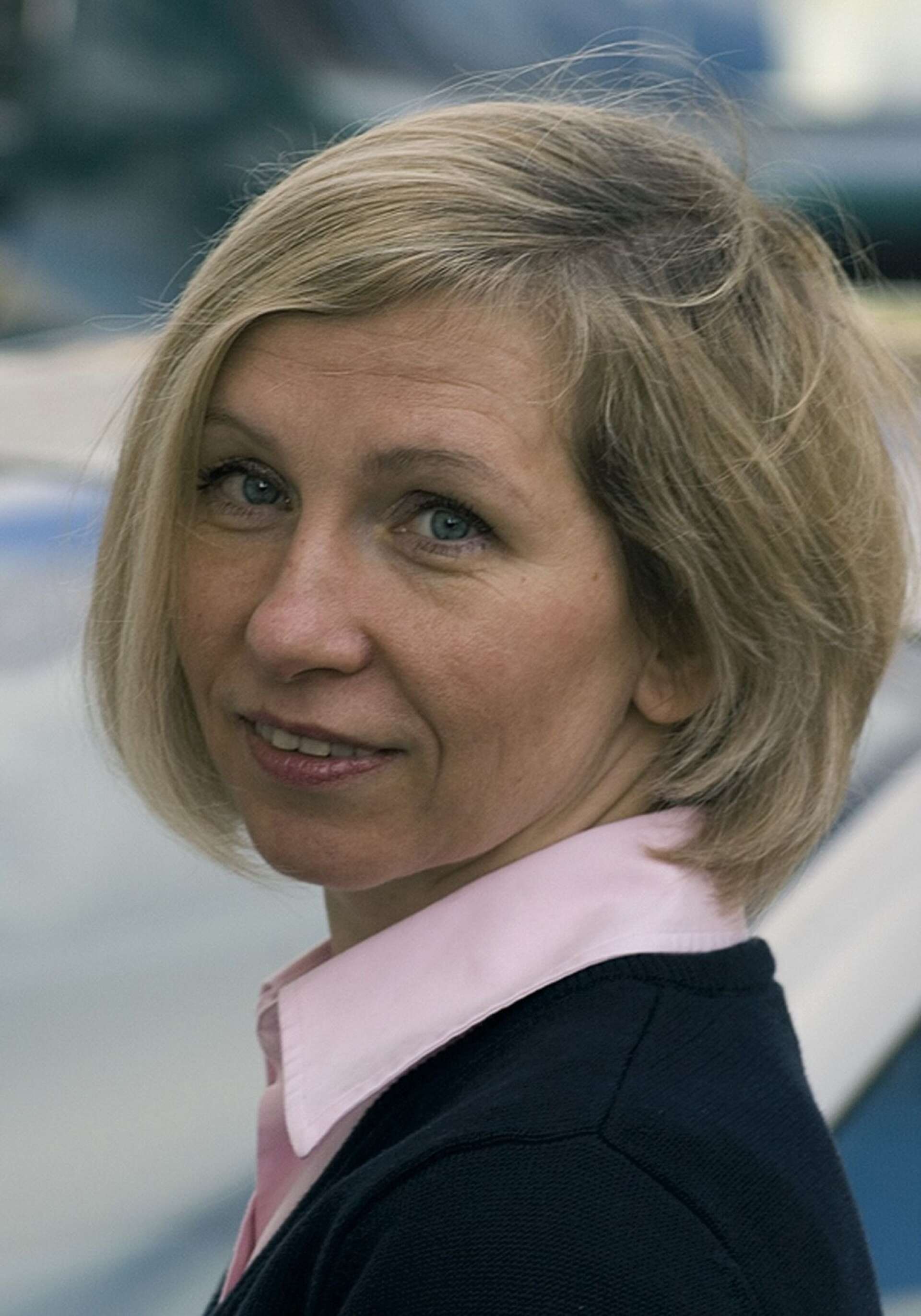 Författaren och Rysslandsexperten Vera Efron från Sibirien, numera bosatt i Sverige, gästar Sagabiografen i Åmål på måndag.