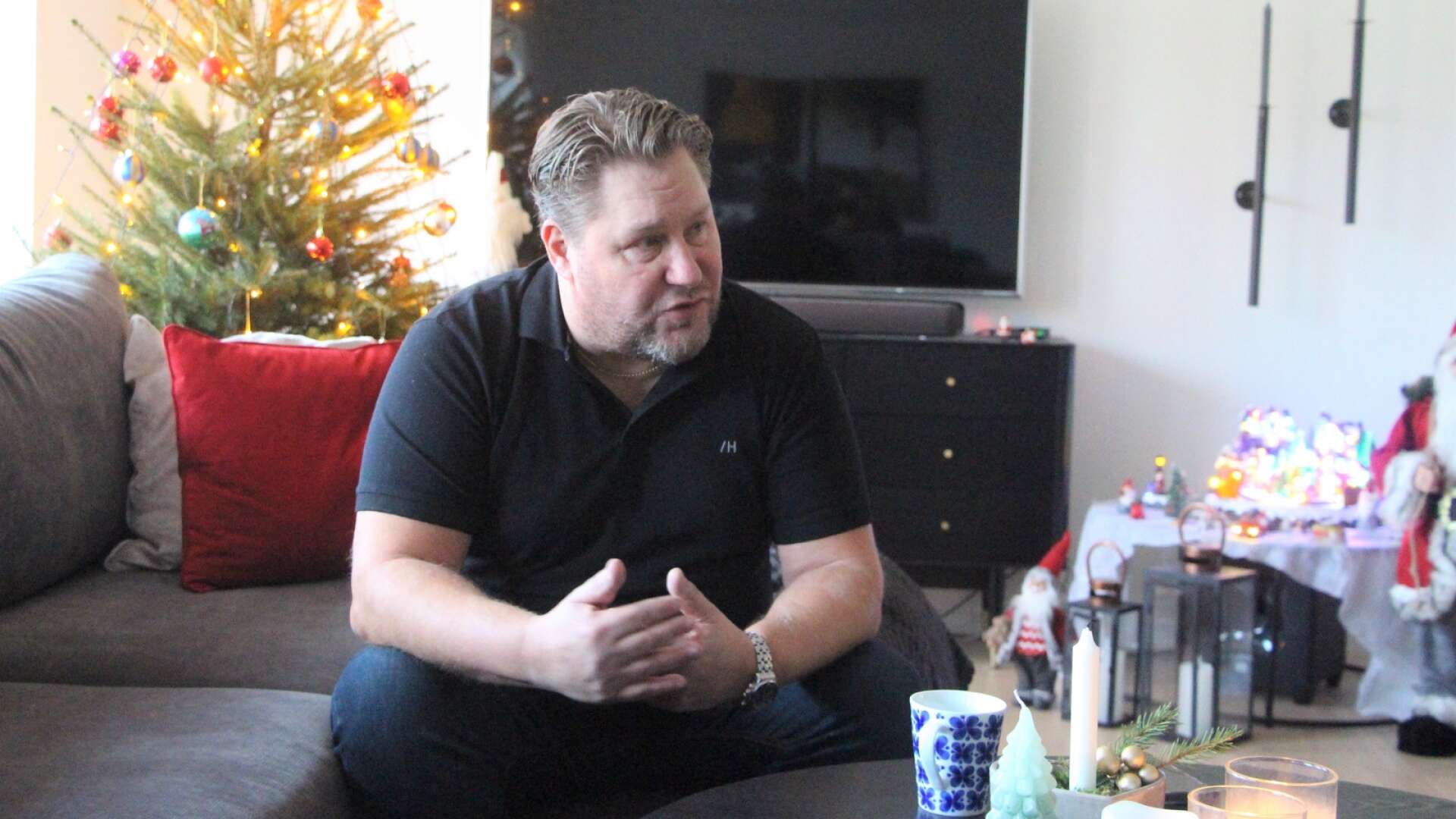Dagen före julafton gav den tidigare Mariestad Bois-tränaren, Andreas Appelgren, sin syn på turerna kring att ha fått sparken från hockeyettanklubben. 