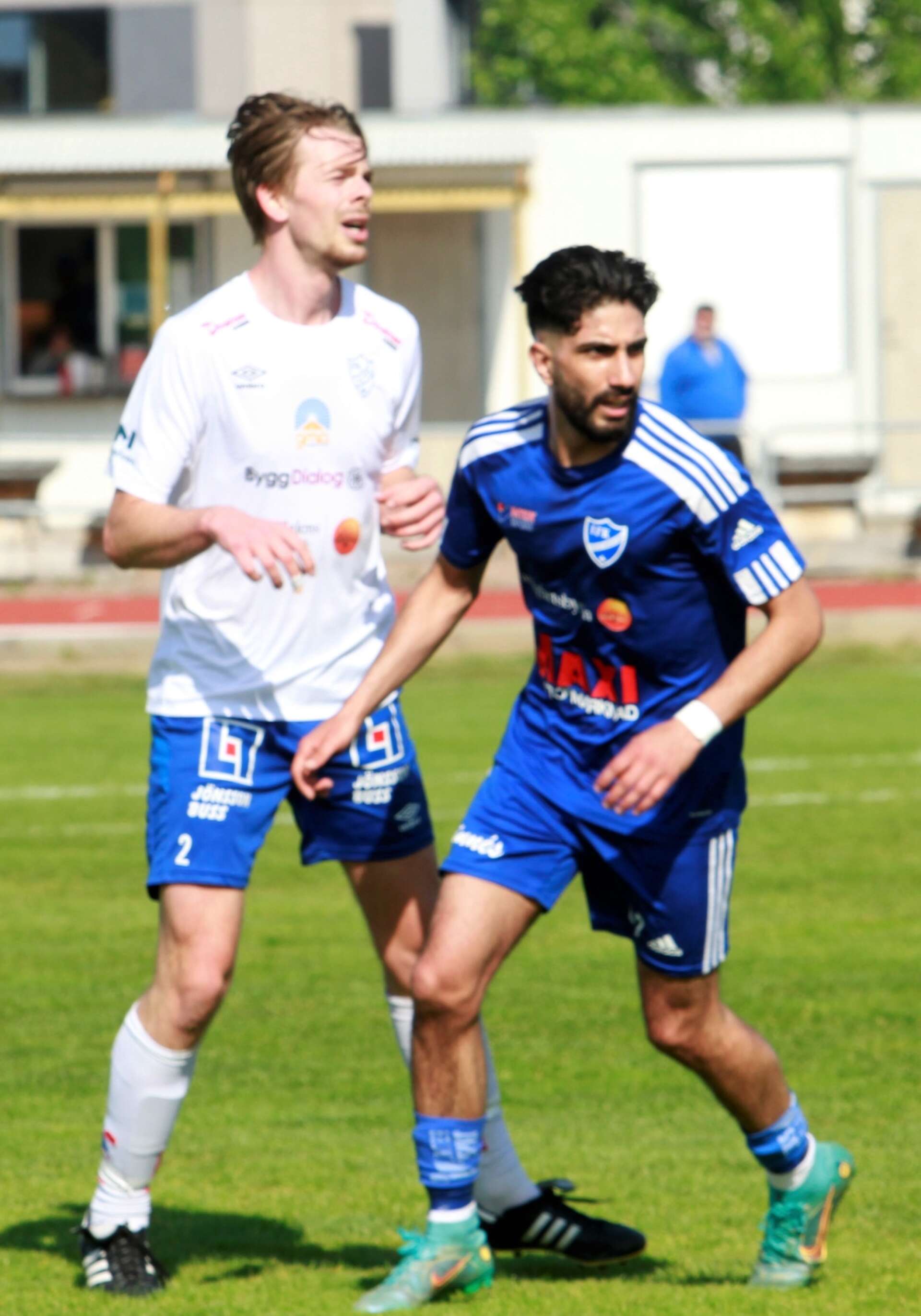 IFK Sunnes Joey Tinkhof och IFK Kristinehamns Mohamed Nebras Alshalak.