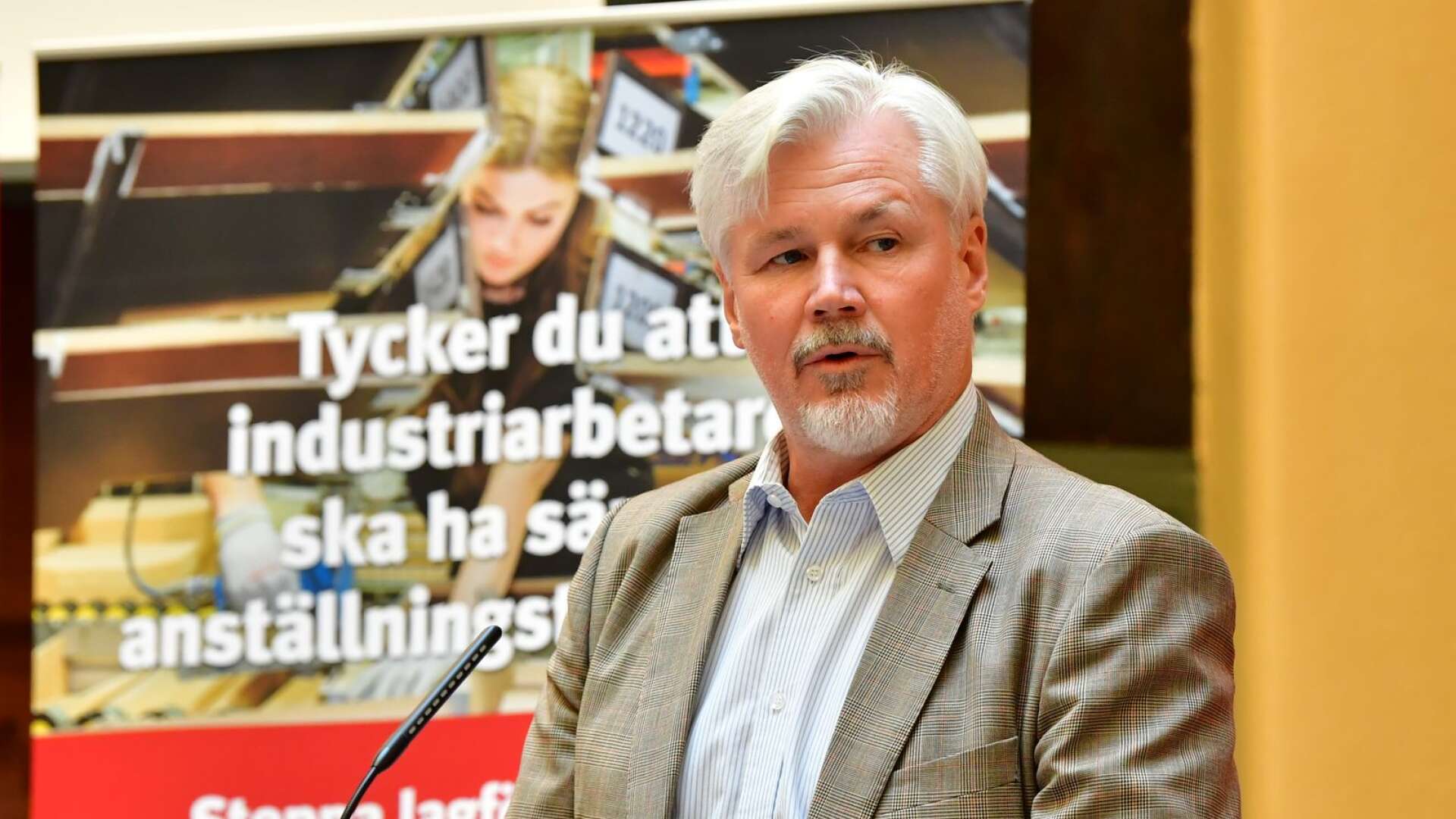 LO:s avtalssekreterare Torbjörn Johansson talar i Hjo på Första maj.