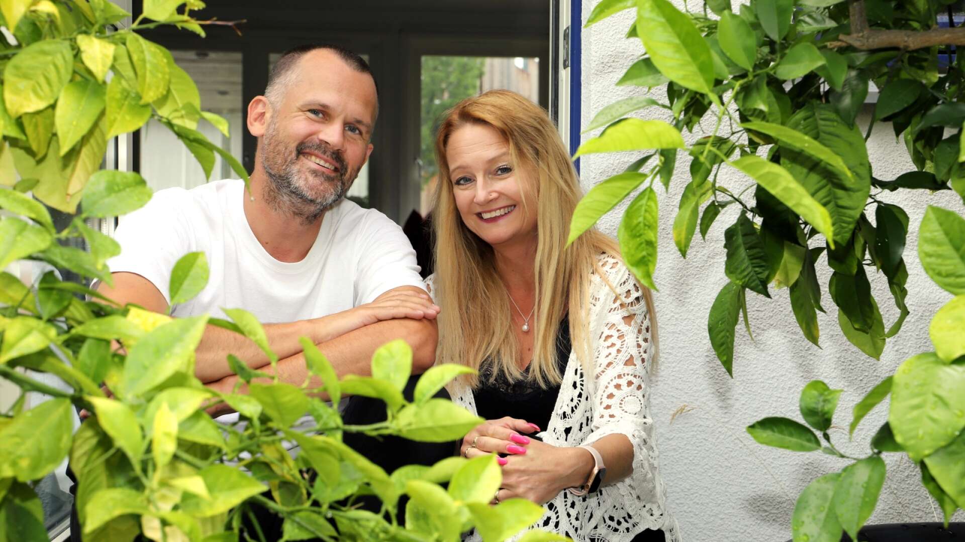Skrivande paret Stefan Holm och Jessica Eriksson aktuella med sin första roman