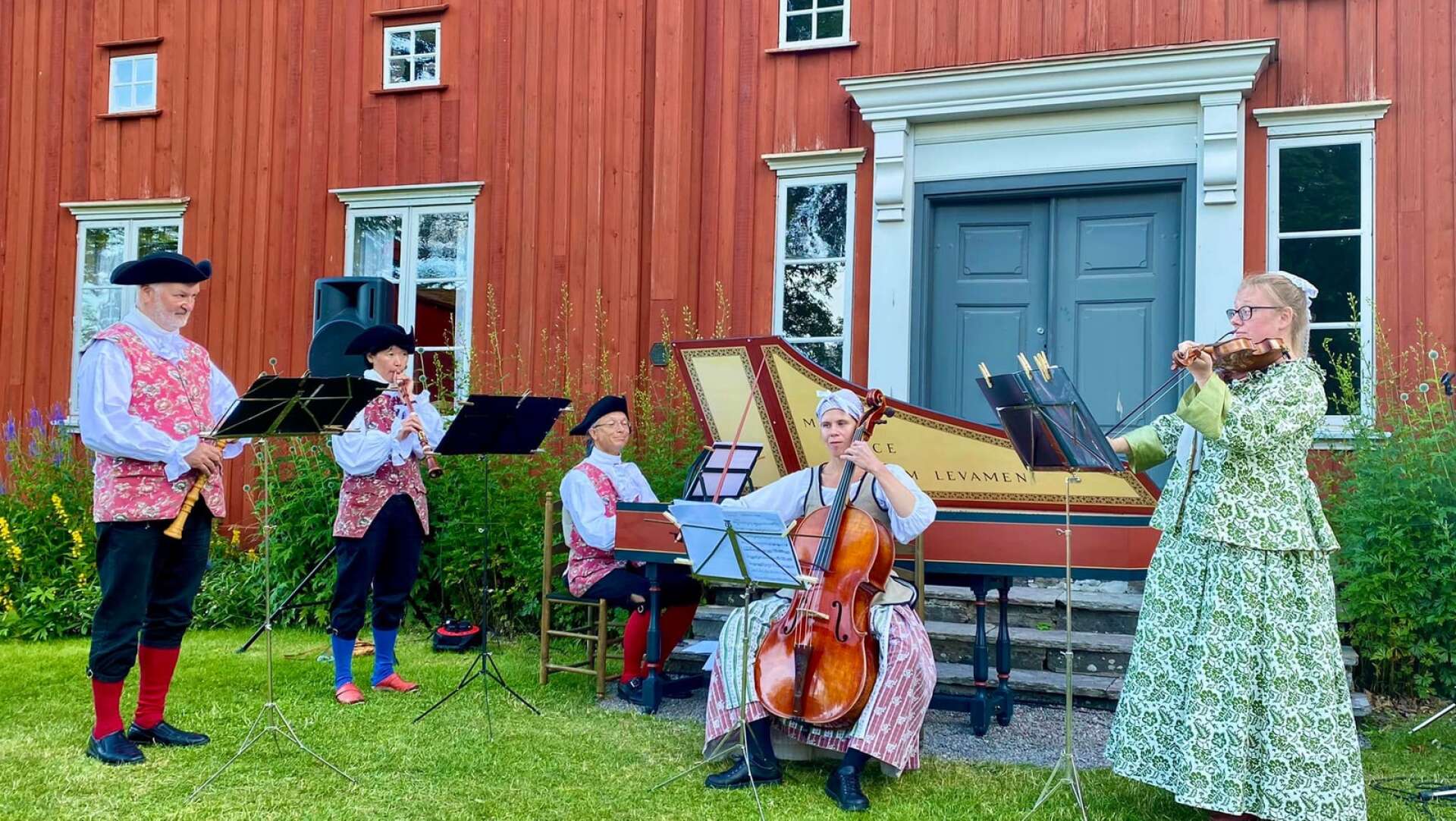 Ensemble Zellbell - Ulf Bjurenhed, Kyoko Nakazawa, Peter Lönnerberg, Jenny Lierud och Rebecka Karlsson - spelade musik som sällan eller aldrig har spelats i modern tid.