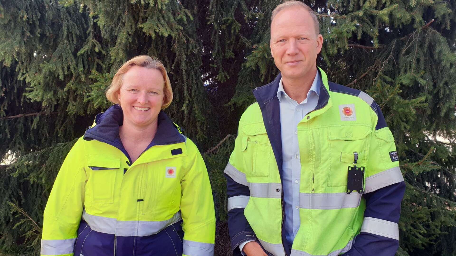 Kristina Lövgren, produktionschef, och Joakim Sveder, platschef, på Stora Enso Gruvöns Sågverk.