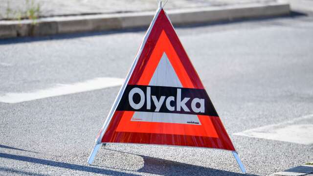 En trafikolycka med tre personbilar har inträffat i Karlskoga. Arkivbild.