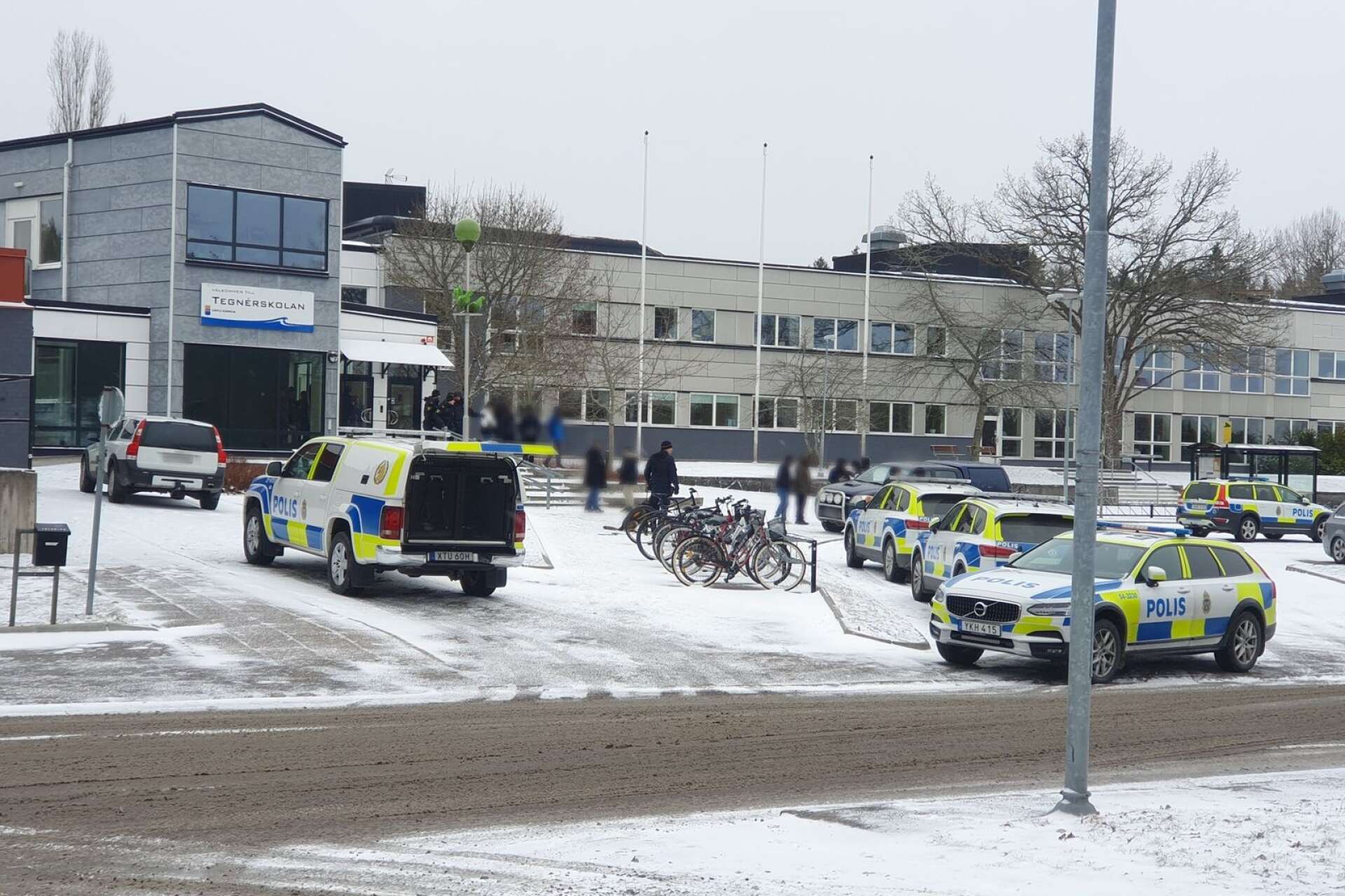 Polisen fick rycka ut till Tegnérskolan i Säffle efter att två grupper börjat slåss. Konflikten började med en fotbollsmatch i fredags.