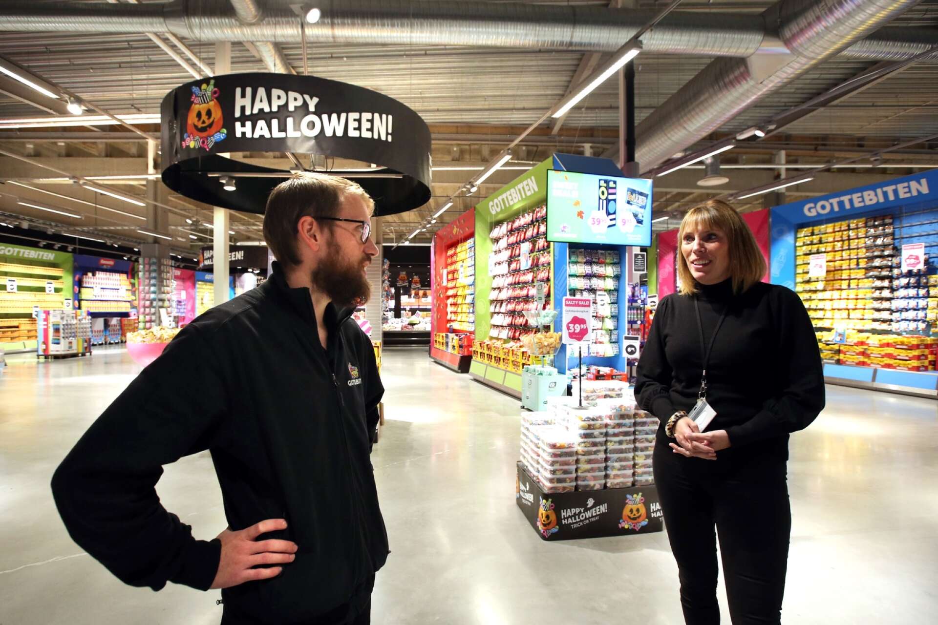 Madeleine Ward, centerchef vid Töcksfors shoppingcenter berättar att fyra nya butiker öppnar där i höst.