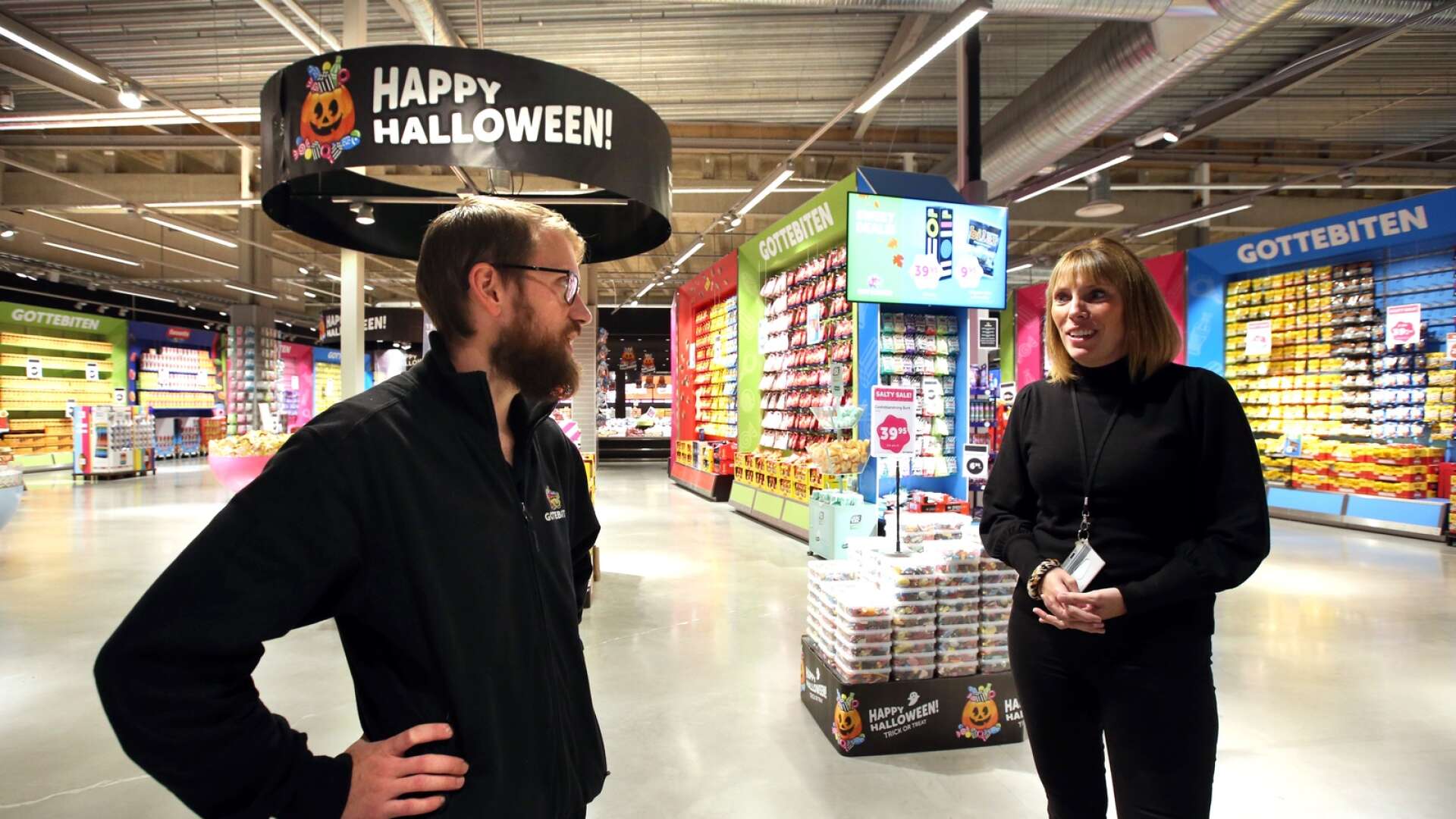 Madeleine Ward, centerchef vid Töcksfors shoppingcenter berättar att fyra nya butiker öppnar där i höst.