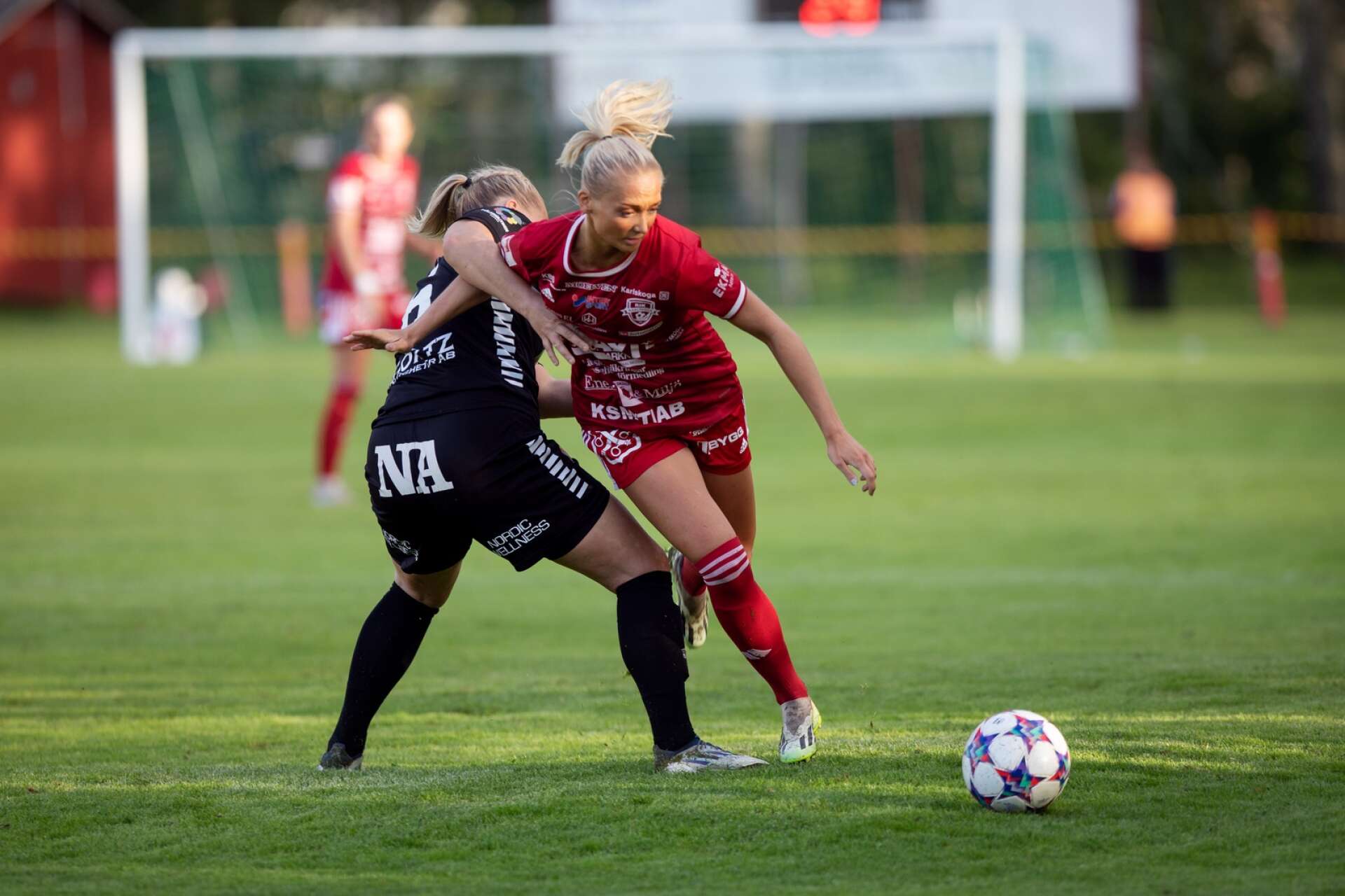 Ida Lilja och RIK Karlskoga hade ledningen mot tabelettan Örebro SK, men släppte in två sena mål i den andra halvleken.