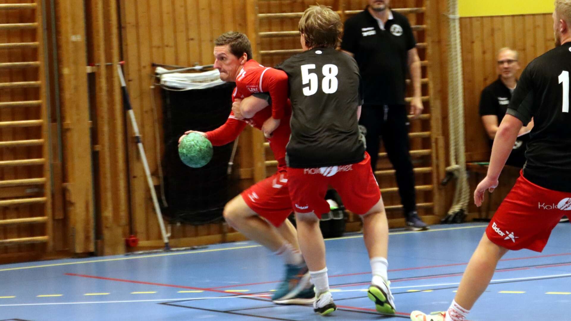 HKG:s niomålsskytt Daniel Söderqvist fick pris som bästa spelare.
