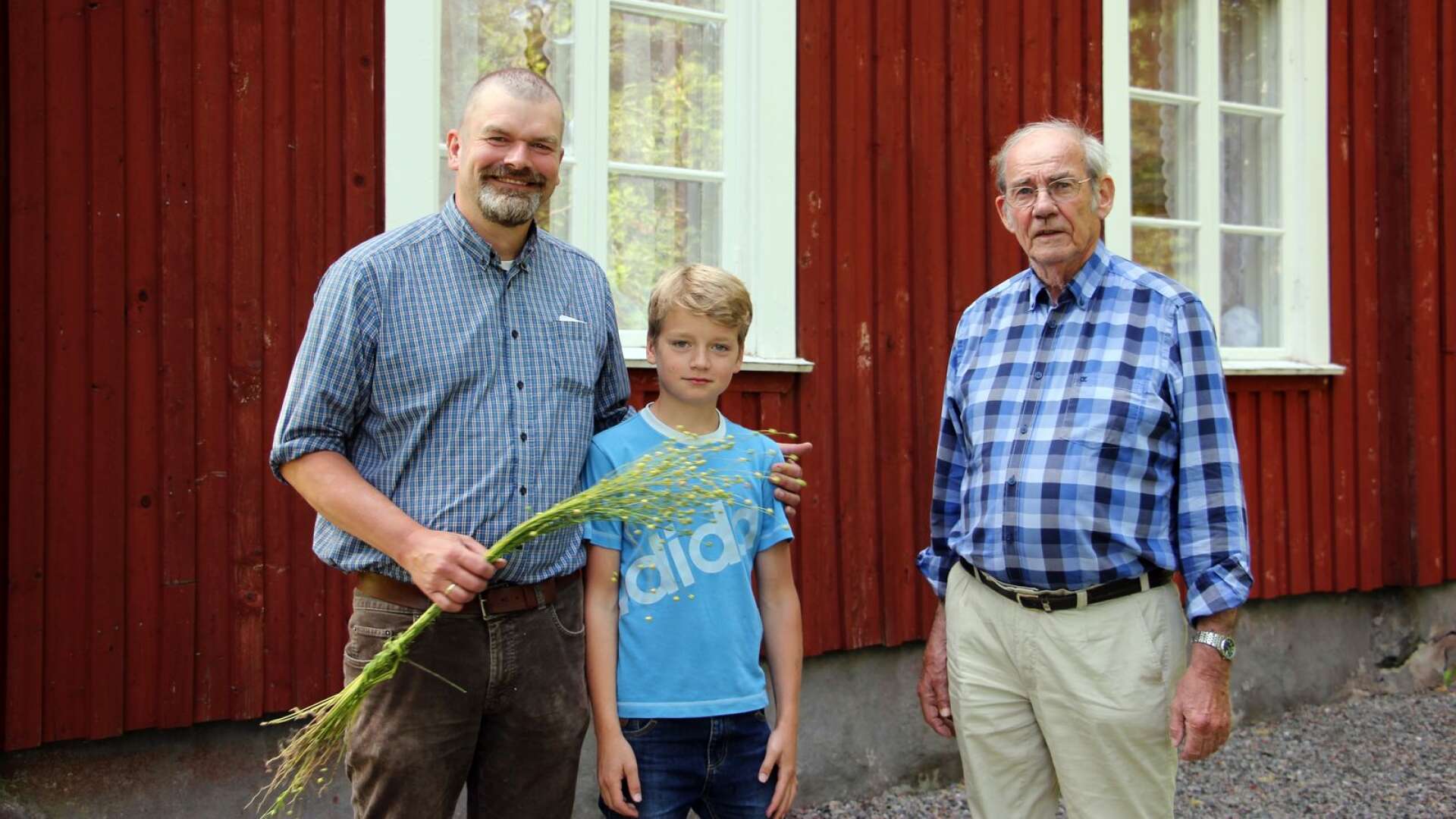 Jan Graf, Hannes Graf och Jan Helling. Jan Graf och Jan Helling berättade om Jättenhem och sedan spelade Hannes med sin pappa Jan Graf.