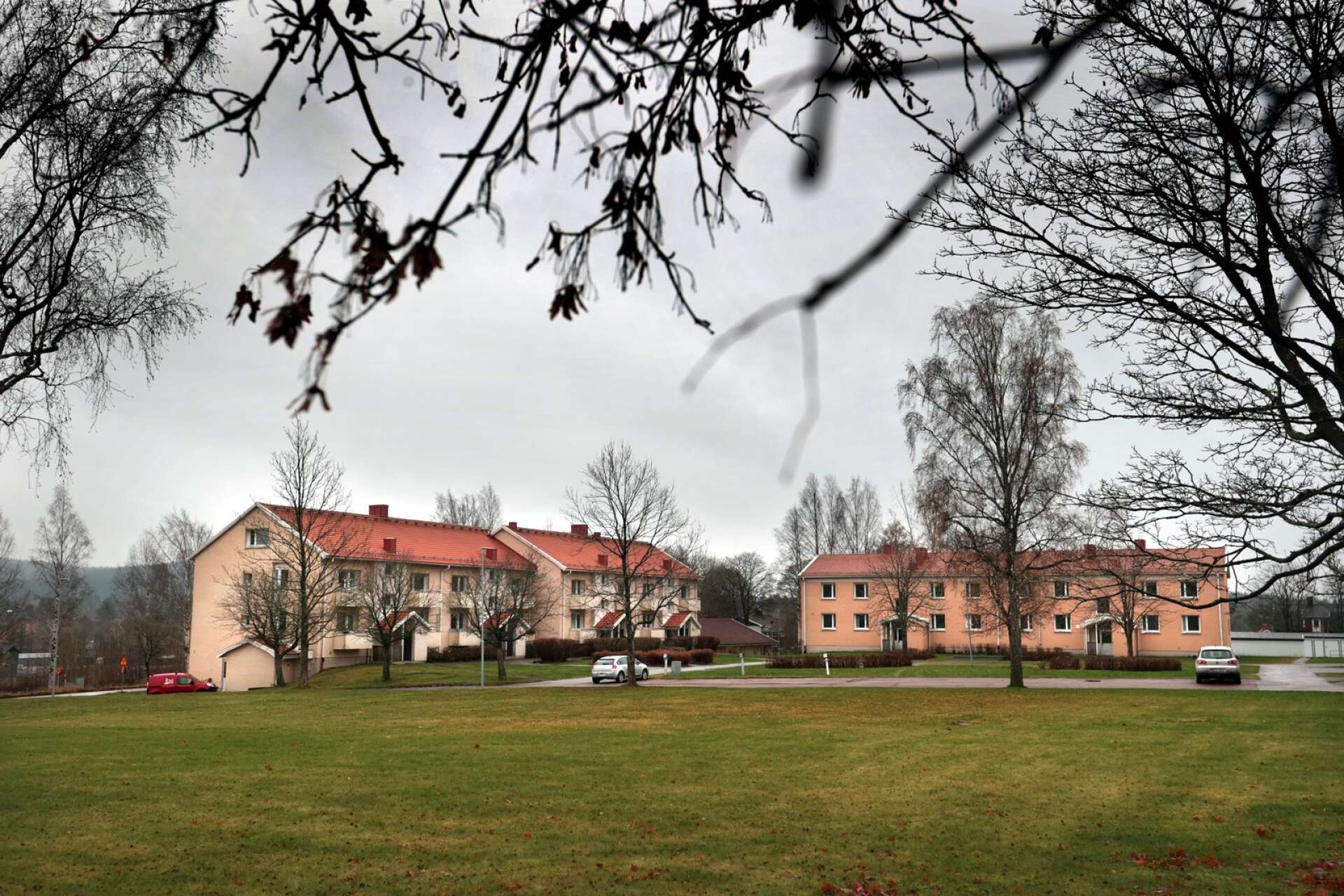 I maj fattade styrelsen beslut om att riva sex hyresfastigheter. En av dem ligger i kvarteret Björkåsen.