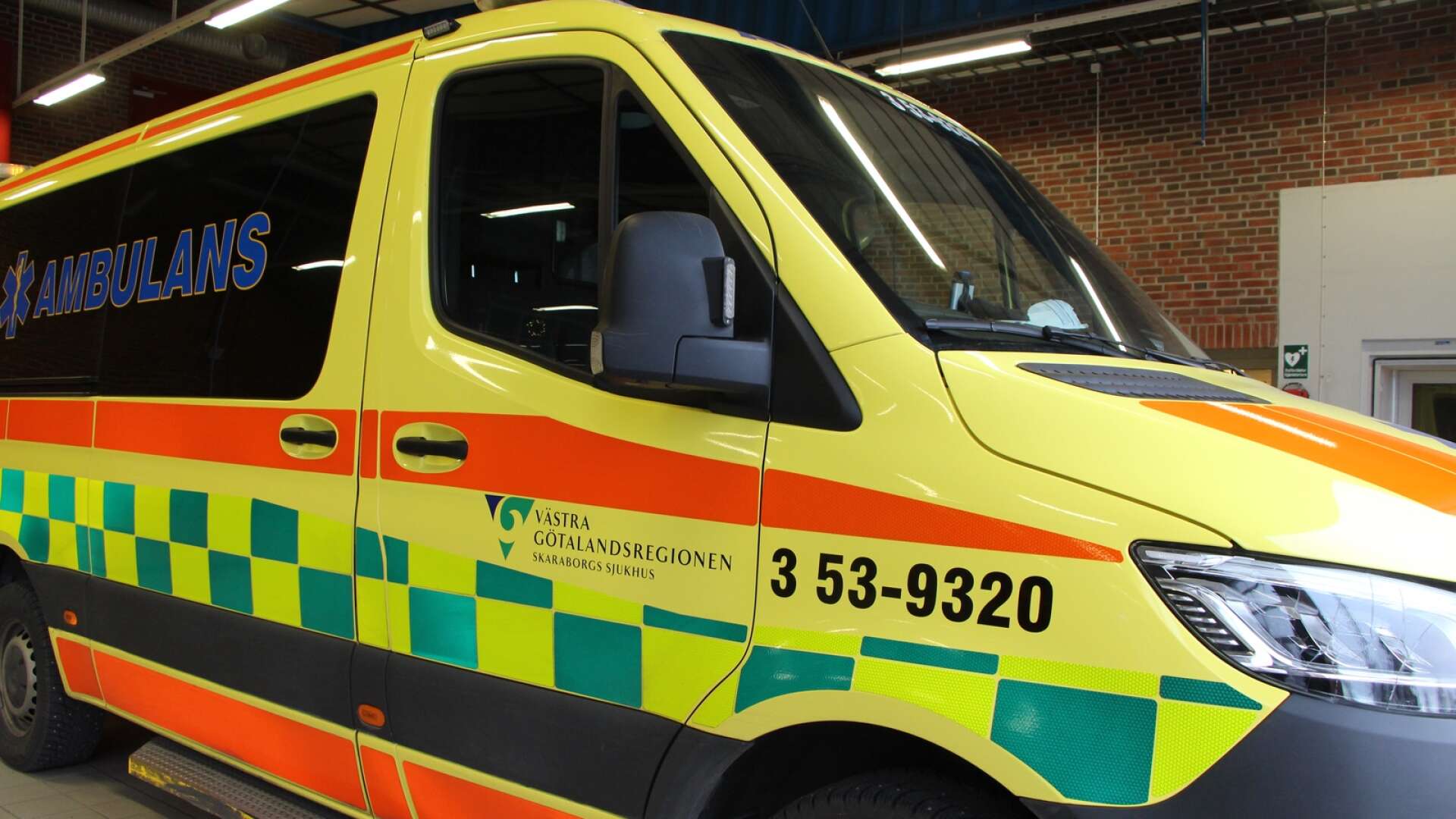 Vem ska bestämma när en ambulans ska skickas ut akut? Den frågan har blivit en sak för politiken att avgöra.