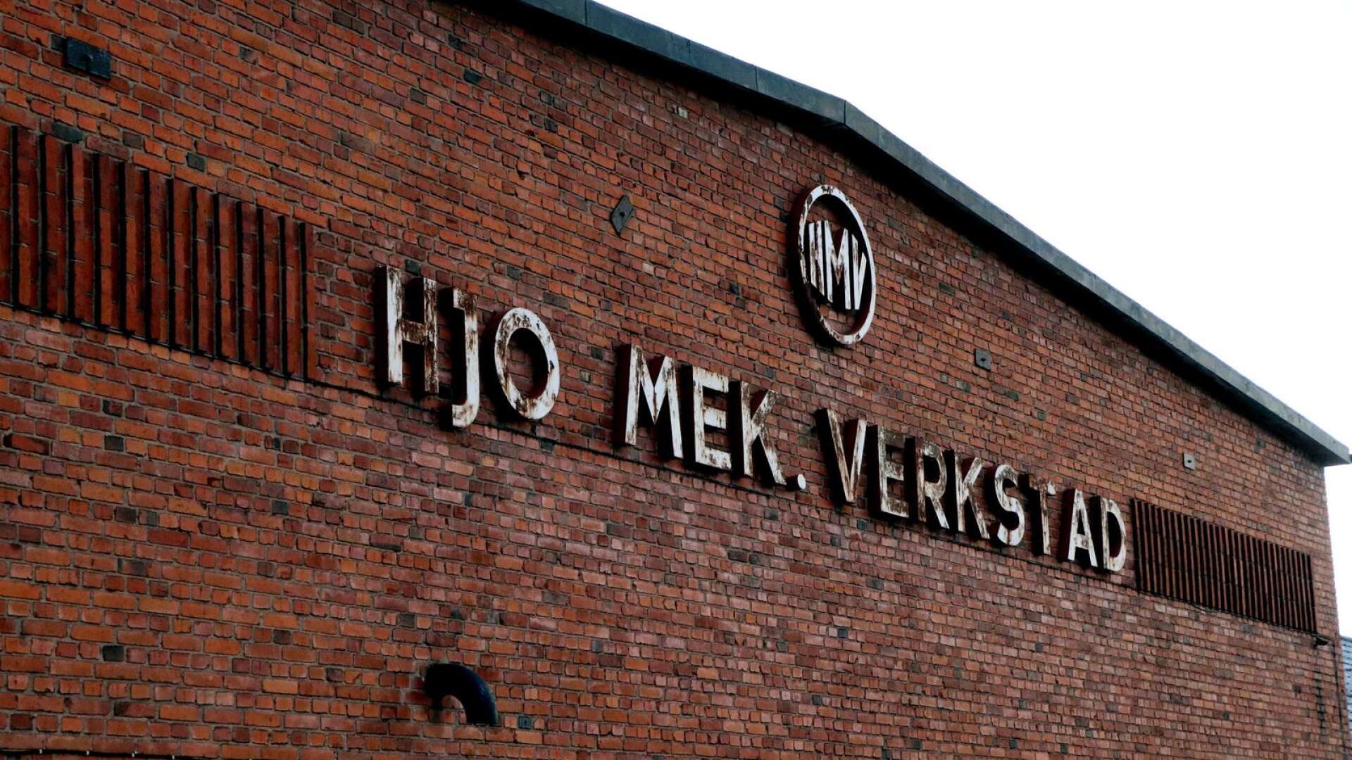 Fastigheten där Hjo Mekaniska Verkstad en gång huserade är såld och får nya ägare vid halvårsskiftet.