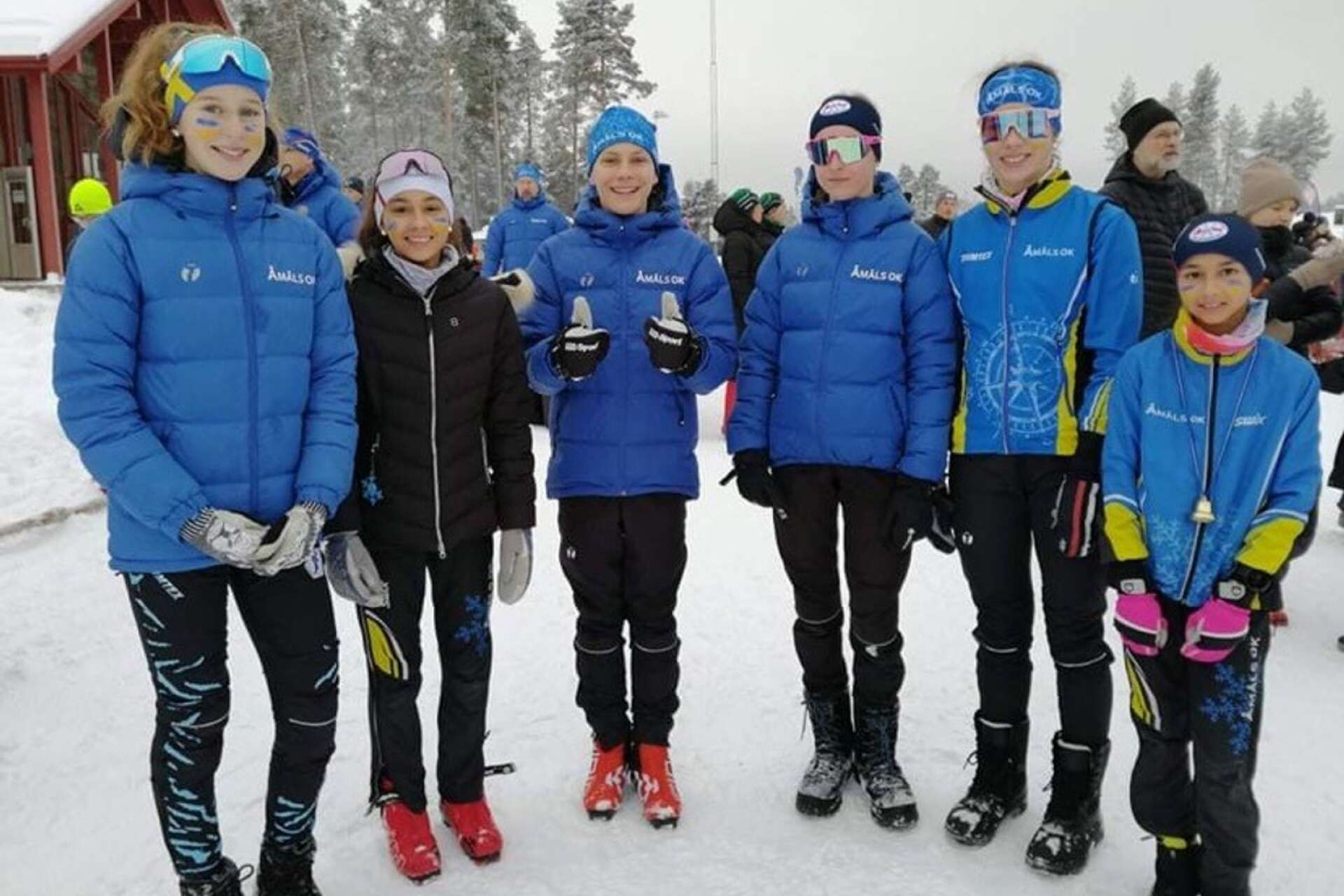 Agnes Gustafsson fick med sig ett brons från Morapinglan. Här syns hon tillsammans med lagkompisarna Elsa Reuter, Gustaf Persson, Eira Olsson, Alva Hedlund och Elin Reuter.
