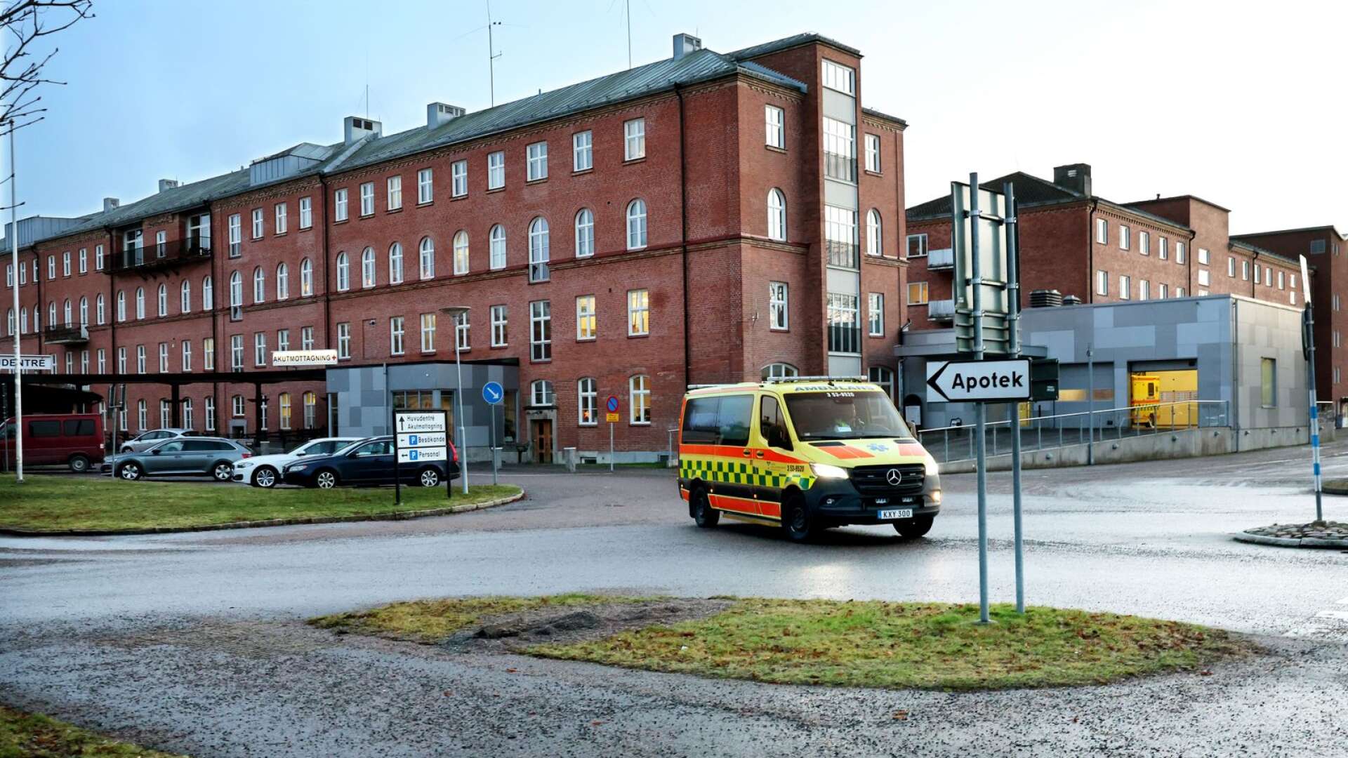 Koncernkontorets utredare föreslår att akuten i Lidköping bör stängas.