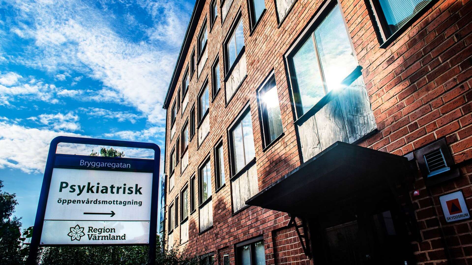 Flera fackliga organisationer la ett skyddsombudsstopp när psykiatripersonal skulle flytta tillbaka till Bryggaregatan i Karlstad. Arbetsmiljöverket har nu hävt stoppet.