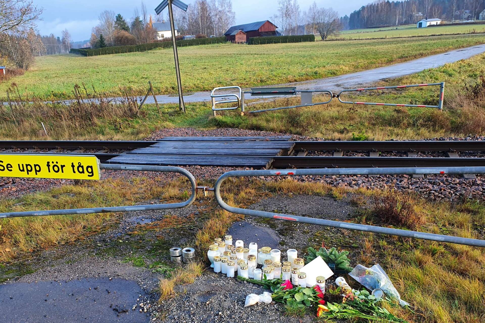 Siktkraven vid järnvägsövergångarna i Kärrsmossen uppfylls inte, visar besiktningsprotokoll som AN tagit del av.
