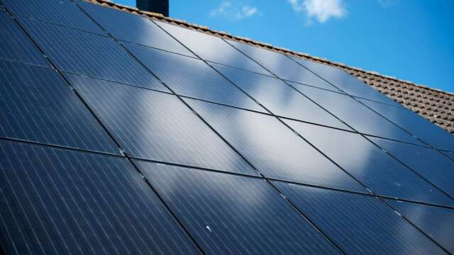 Genom att byta taket på Junibackens förskola blir det möjligt att montera solceller. 