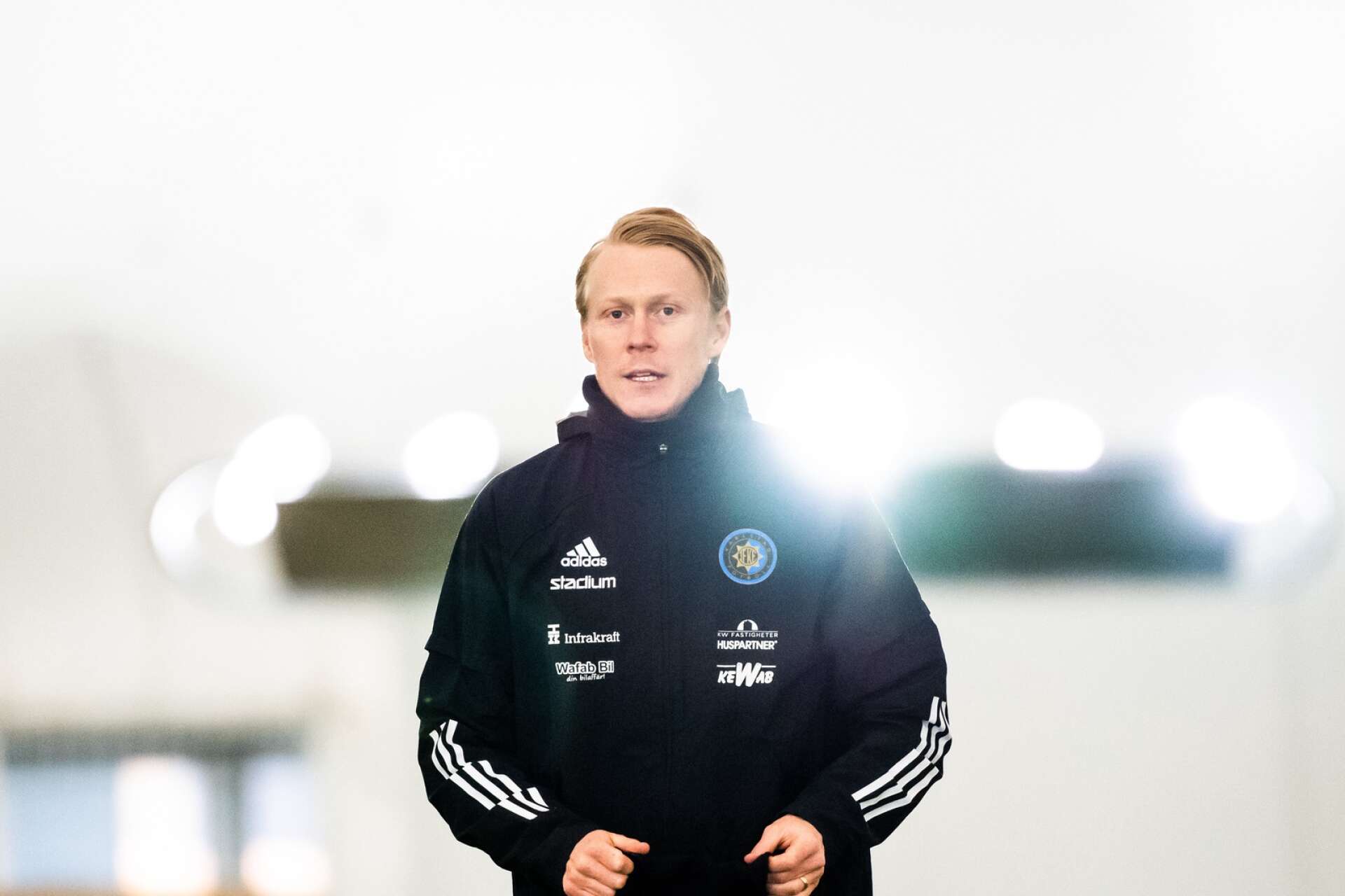 Jacob Ericsson kom hem till Karlstad för att fixa elitfotboll i hemstaden – men efter tre år står man kvar sportsligt på samma nivå.