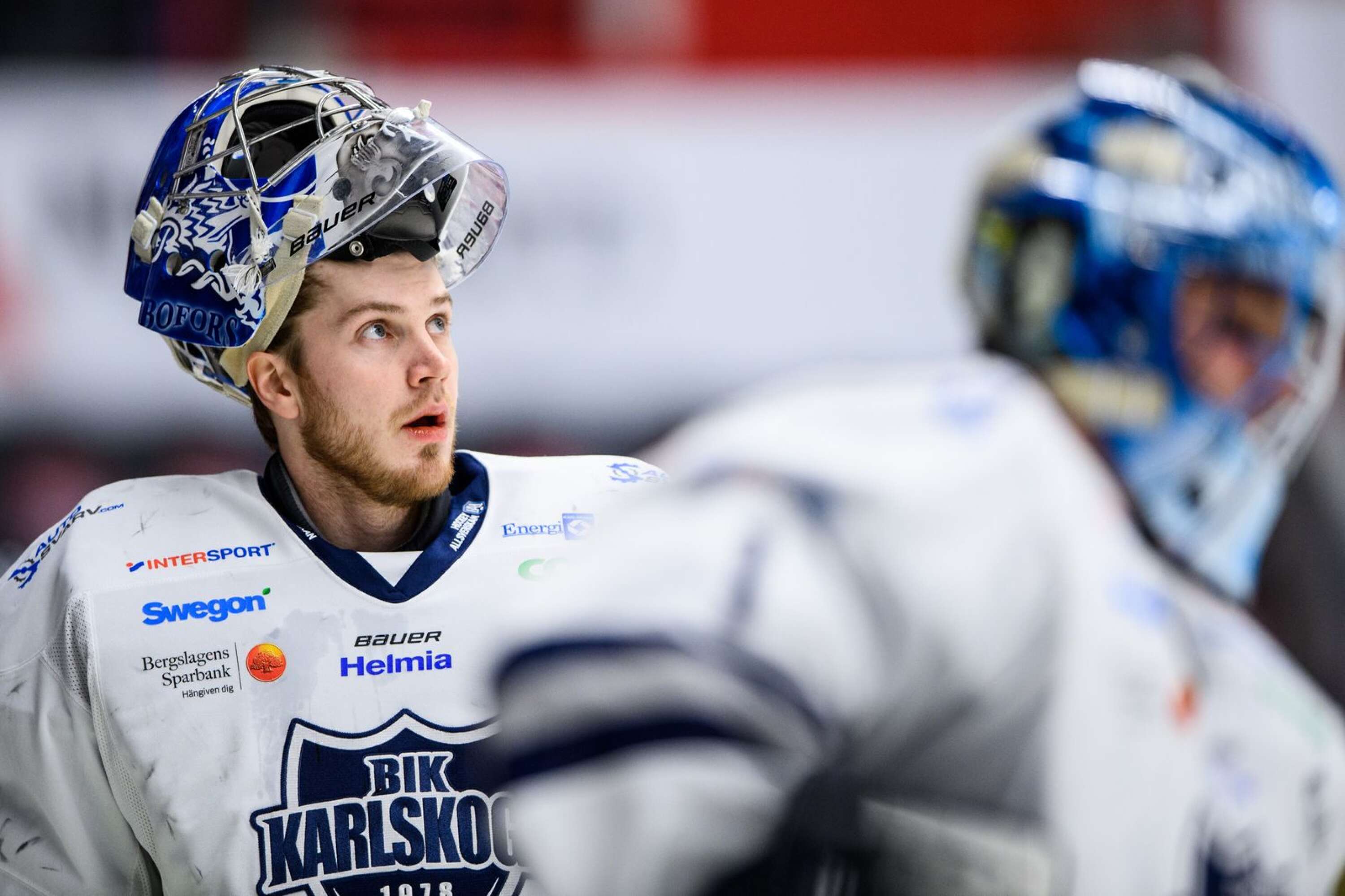 Marcus Hellgren Smed och hans lagkompisar i BIK Karlskoga inleder nästa hockeyallsvenska säsong med hemmamatch mot Östersund.
