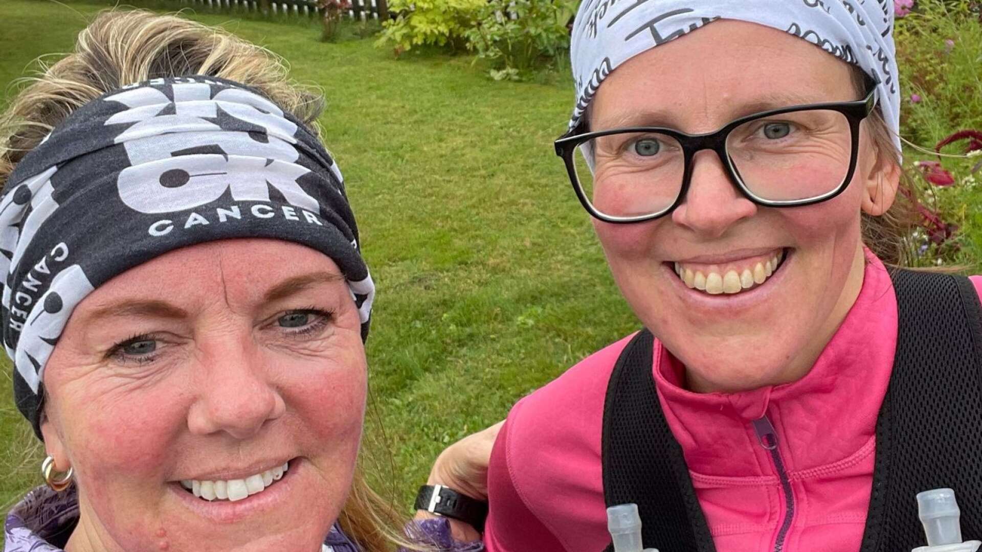 Camilla Zettergren och Pernilla Johansson samlar in pengar till Hjärnfonden med ett löparevent i Väse på söndag. 