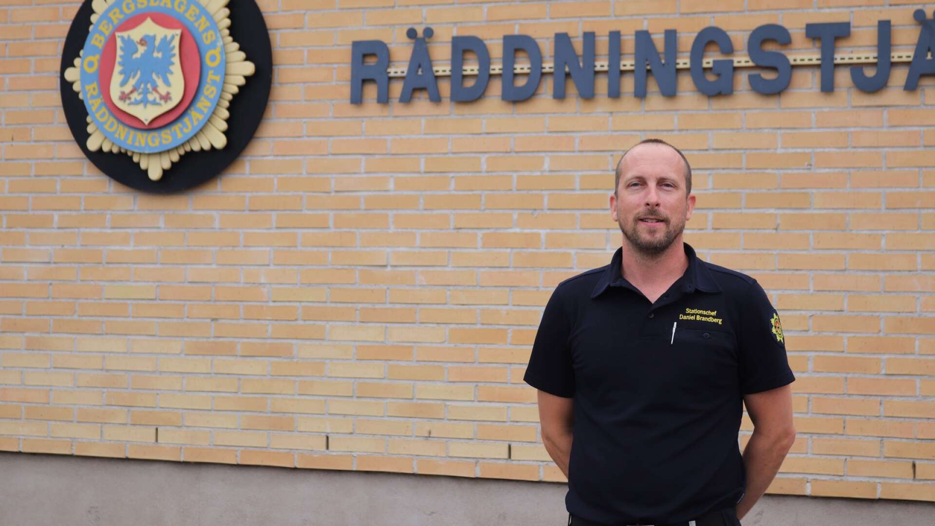 Daniel Brandberg, stationschef på Bergslagens räddningstjänst i Kristinehamn, berättar om tjänsterna som finns att söka just nu.