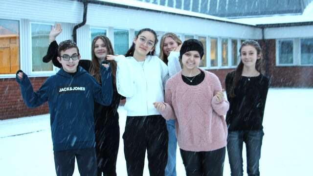 Franska utbytesstudenter besöker Stöpenskolan under en vecka. Ett riktigt snöväder fick de också uppleva.
